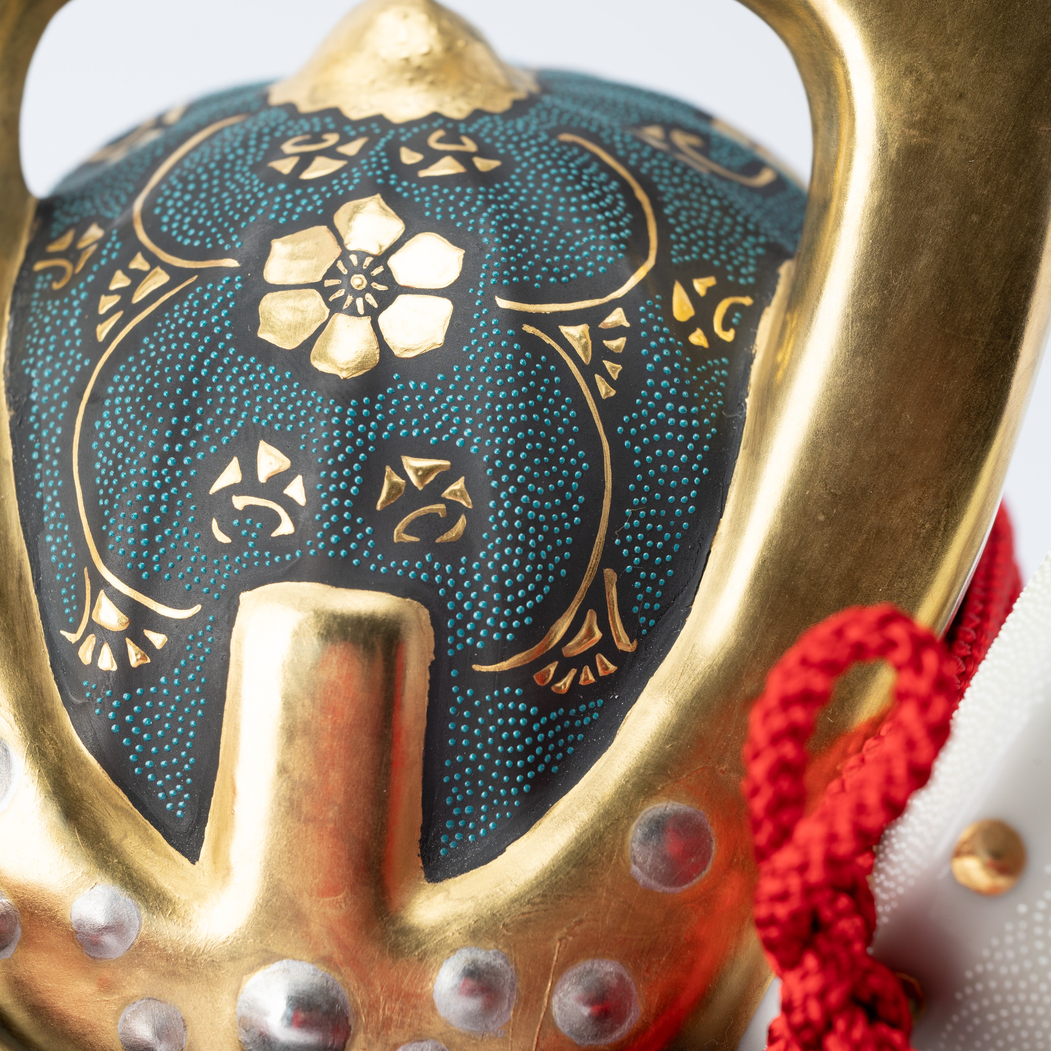 Morikin Aochibu und Shirochibu Hosoge Muster Kabuto Samurai Helm Ornament