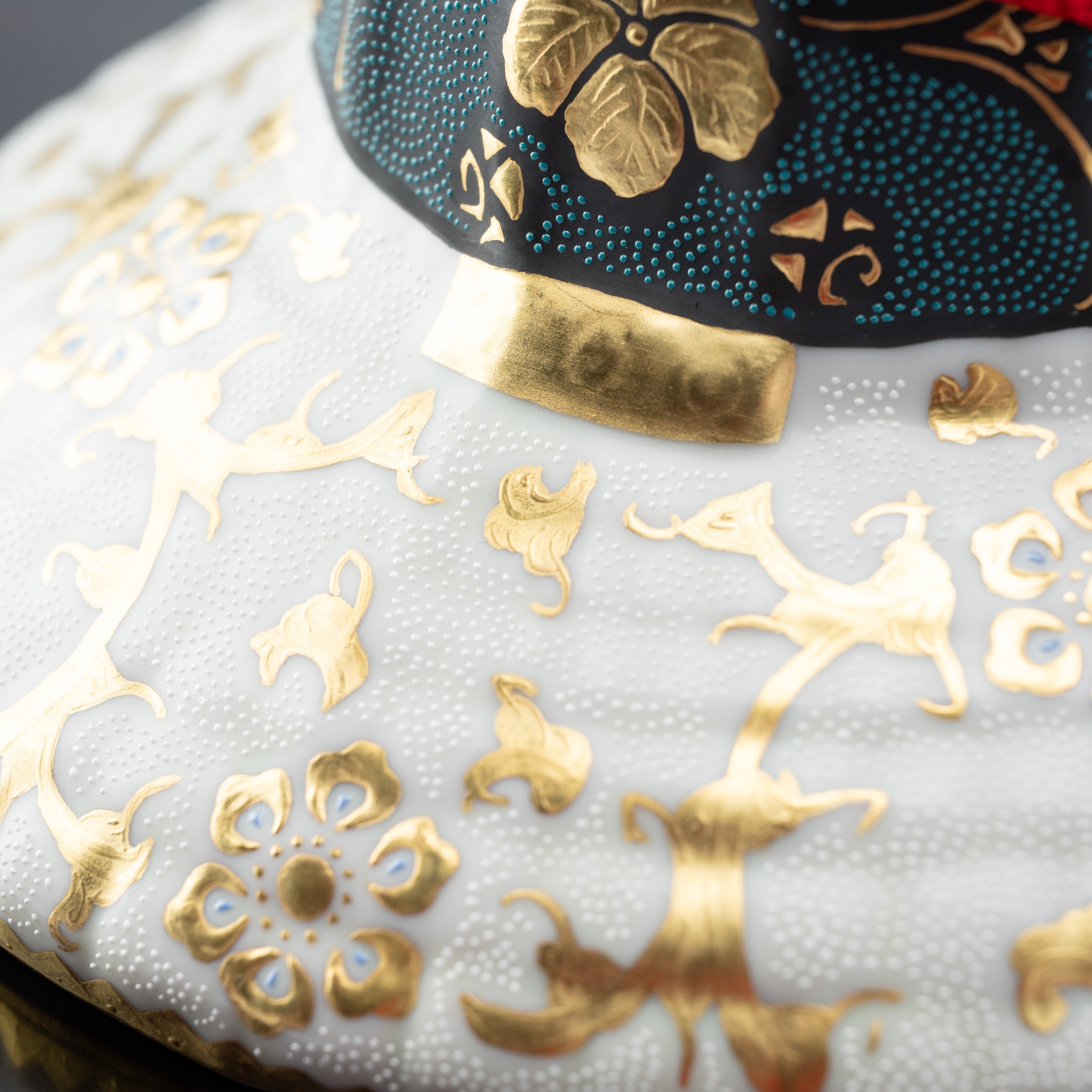 Morikin Aochibu und Shirochibu Hosoge Muster Kabuto Samurai Helm Ornament