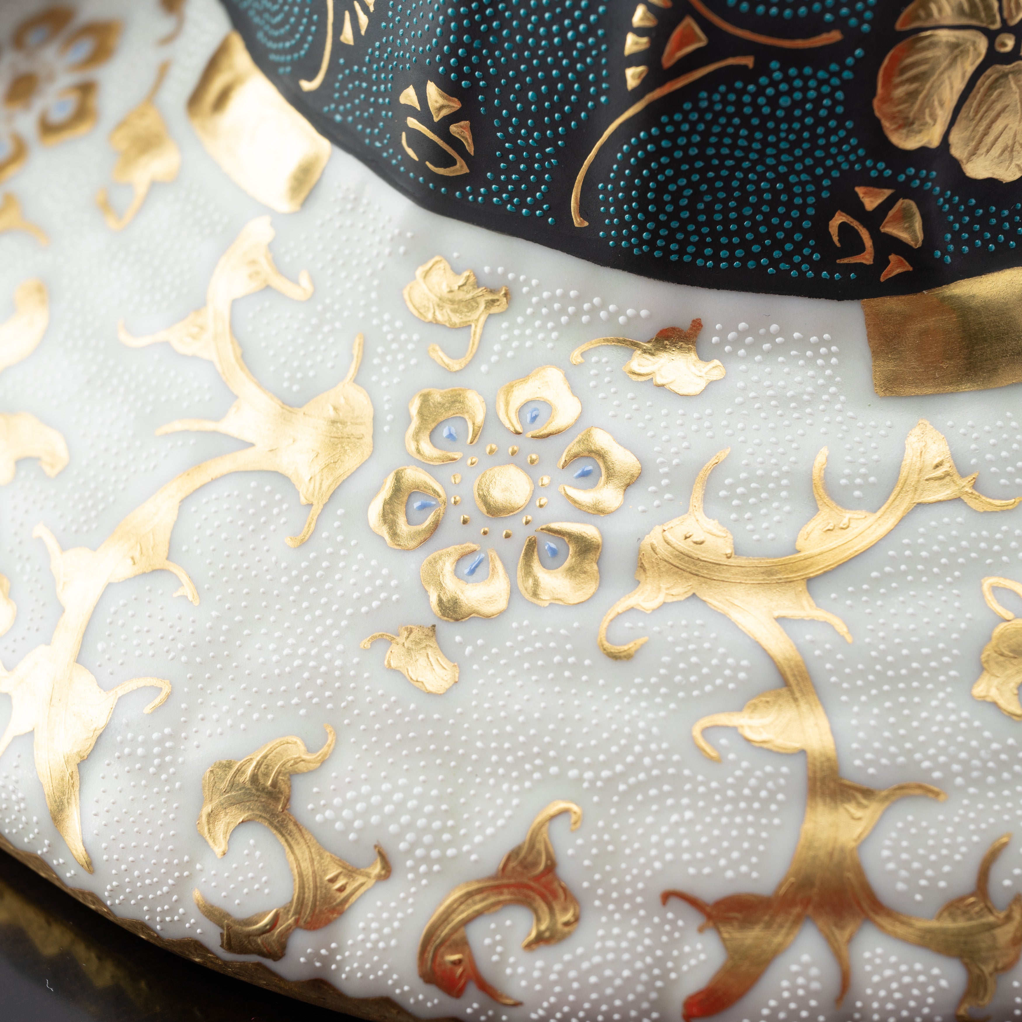 Morikin Aochibu und Shirochibu Hosoge Muster Kabuto Samurai Helm Ornament