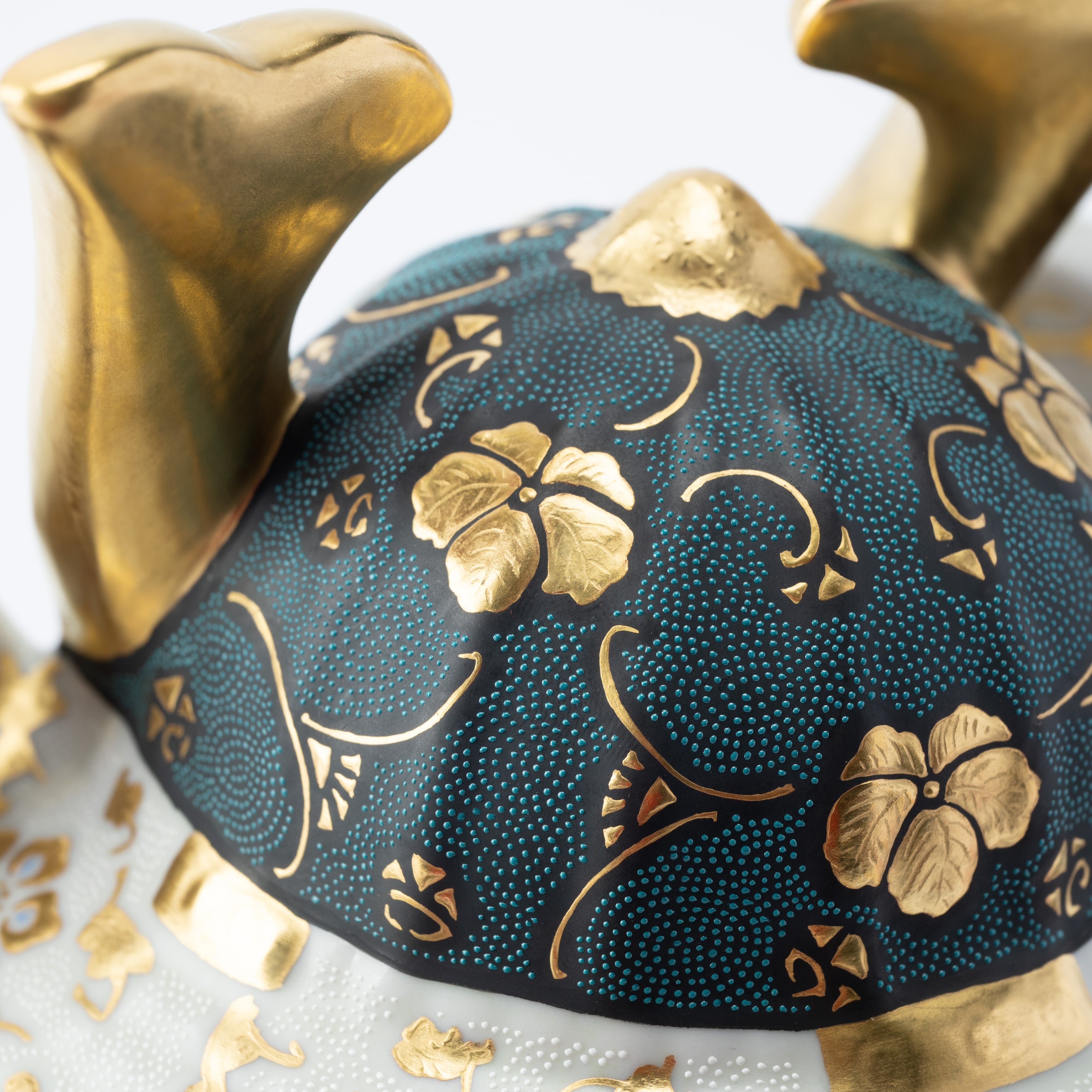 Morikin Aochibu und Shirochibu Hosoge Muster Kabuto Samurai Helm Ornament