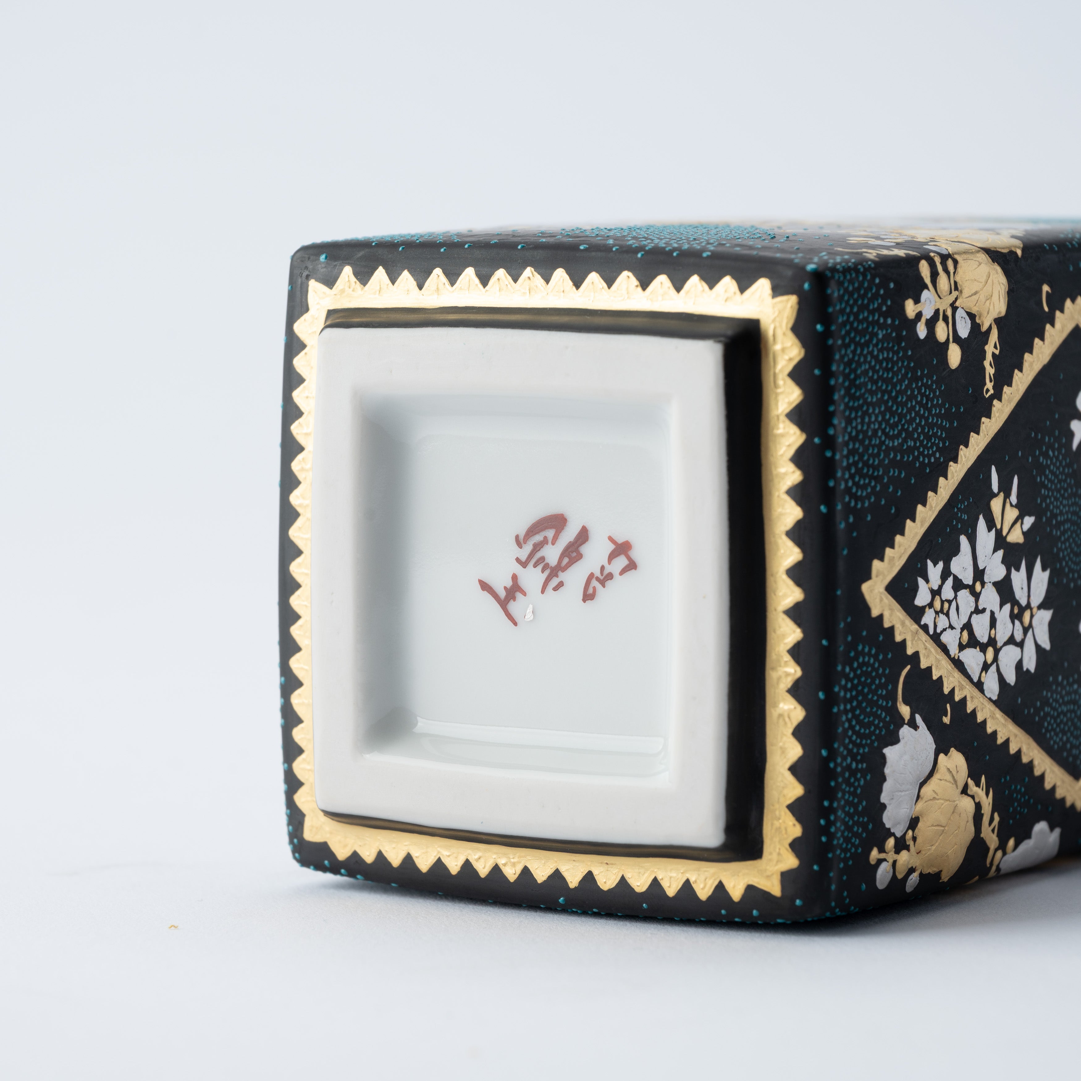 Morikin Aochibu Grape with Sakura and Maple Leaves Vase