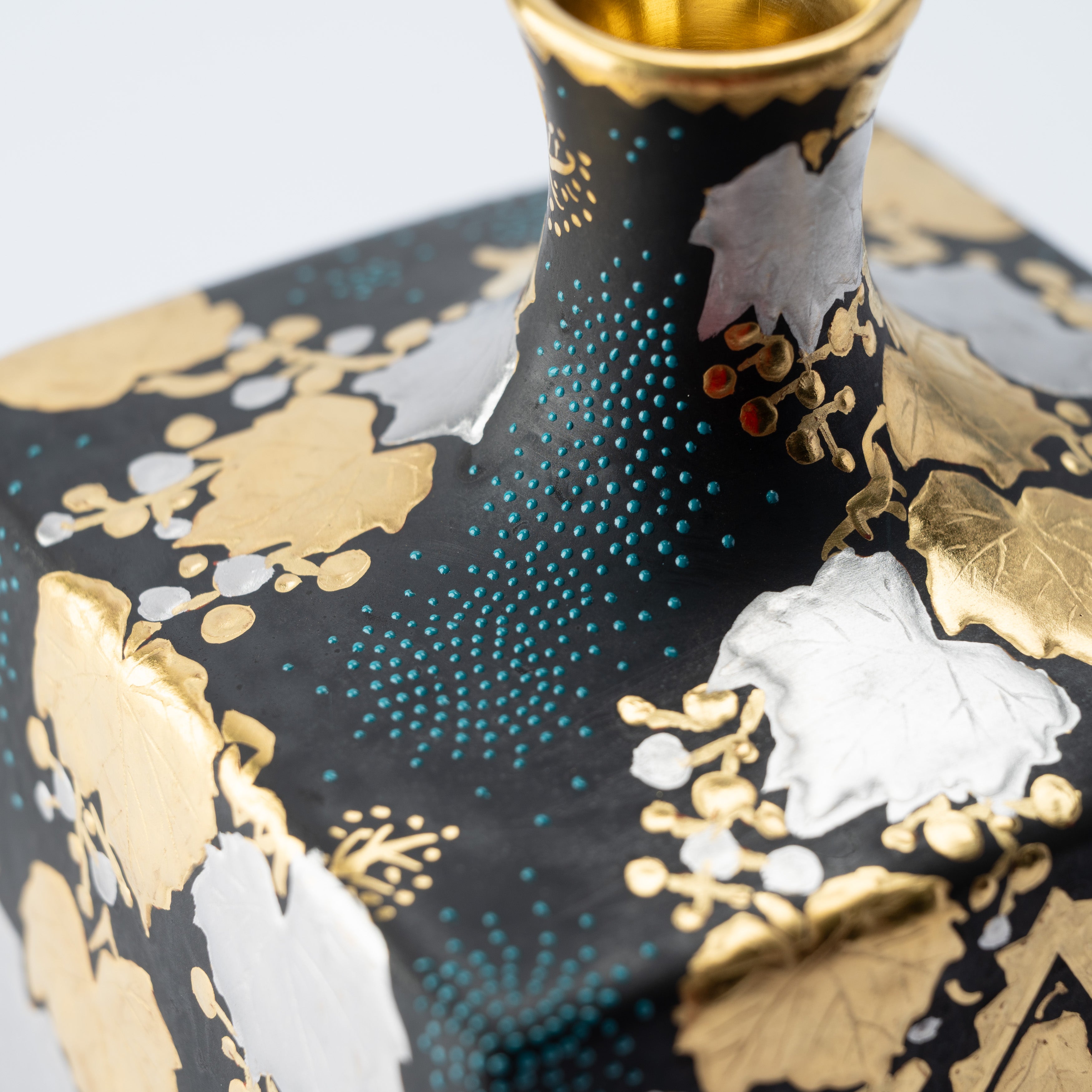 Morikin Aochibu Grape with Sakura and Maple Leaves Vase