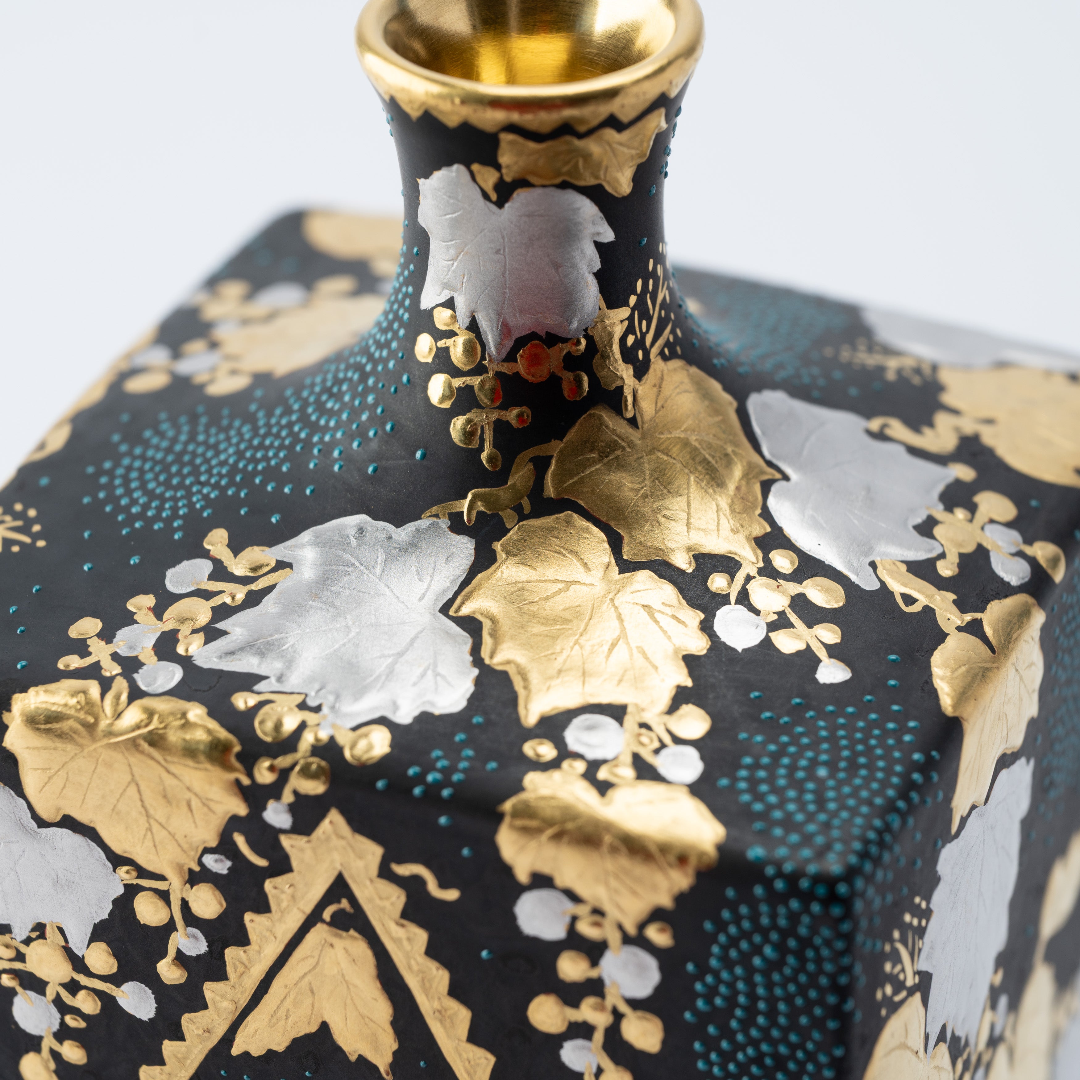 Morikin Aochibu Grape with Sakura and Maple Leaves Vase