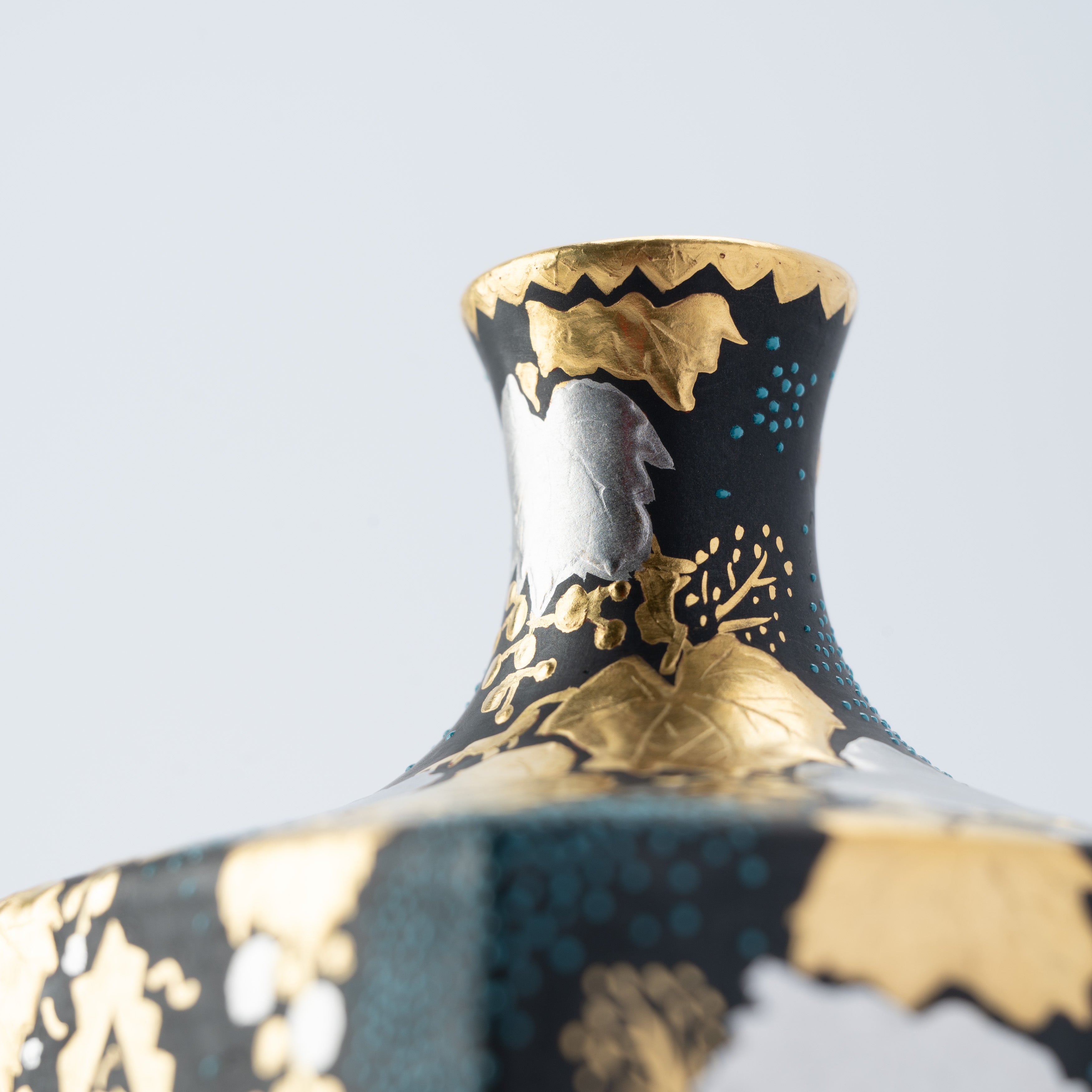 Morikin Aochibu Grape with Sakura and Maple Leaves Vase