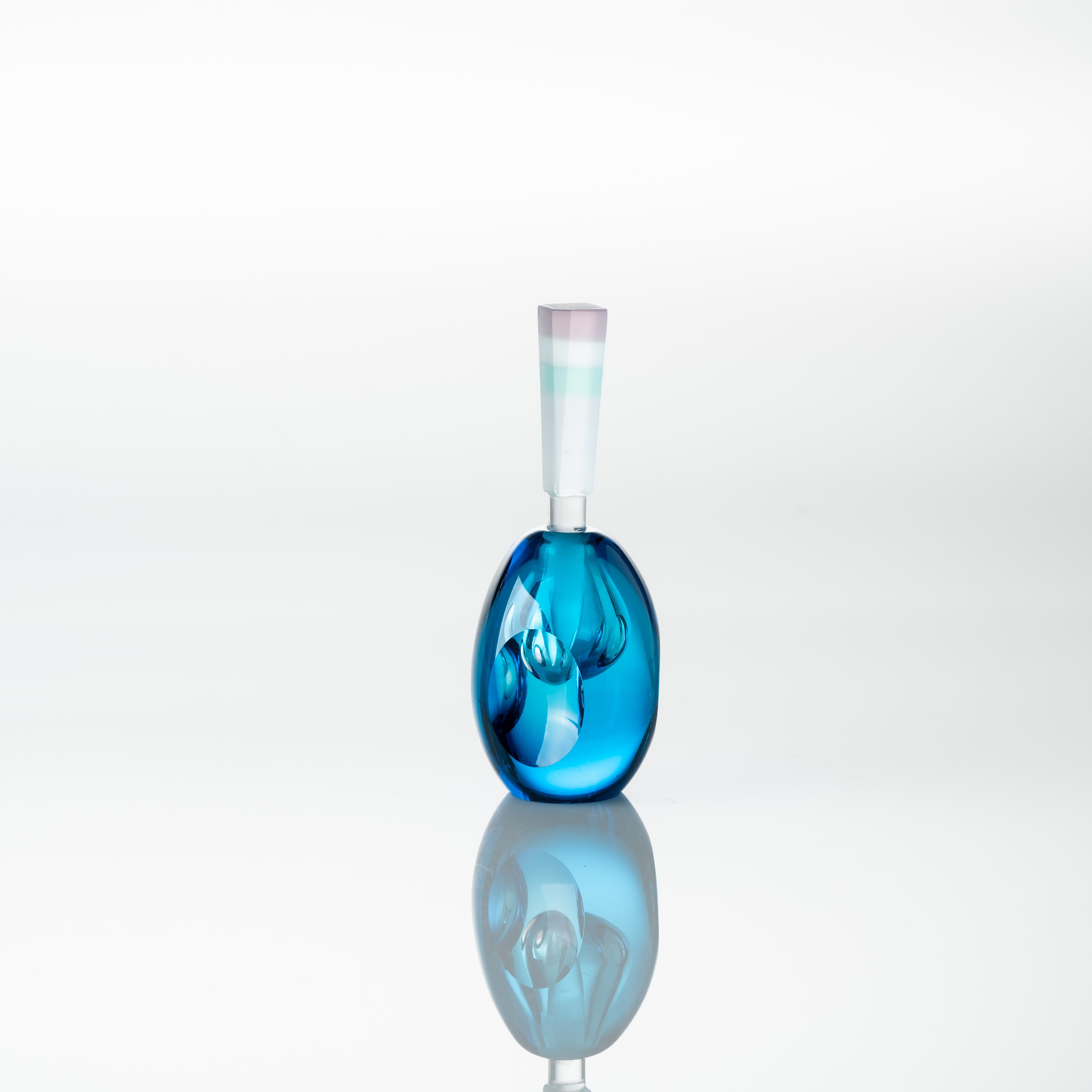 Erinnerungen an die Farben des Ozeans Blau Parfümflasche