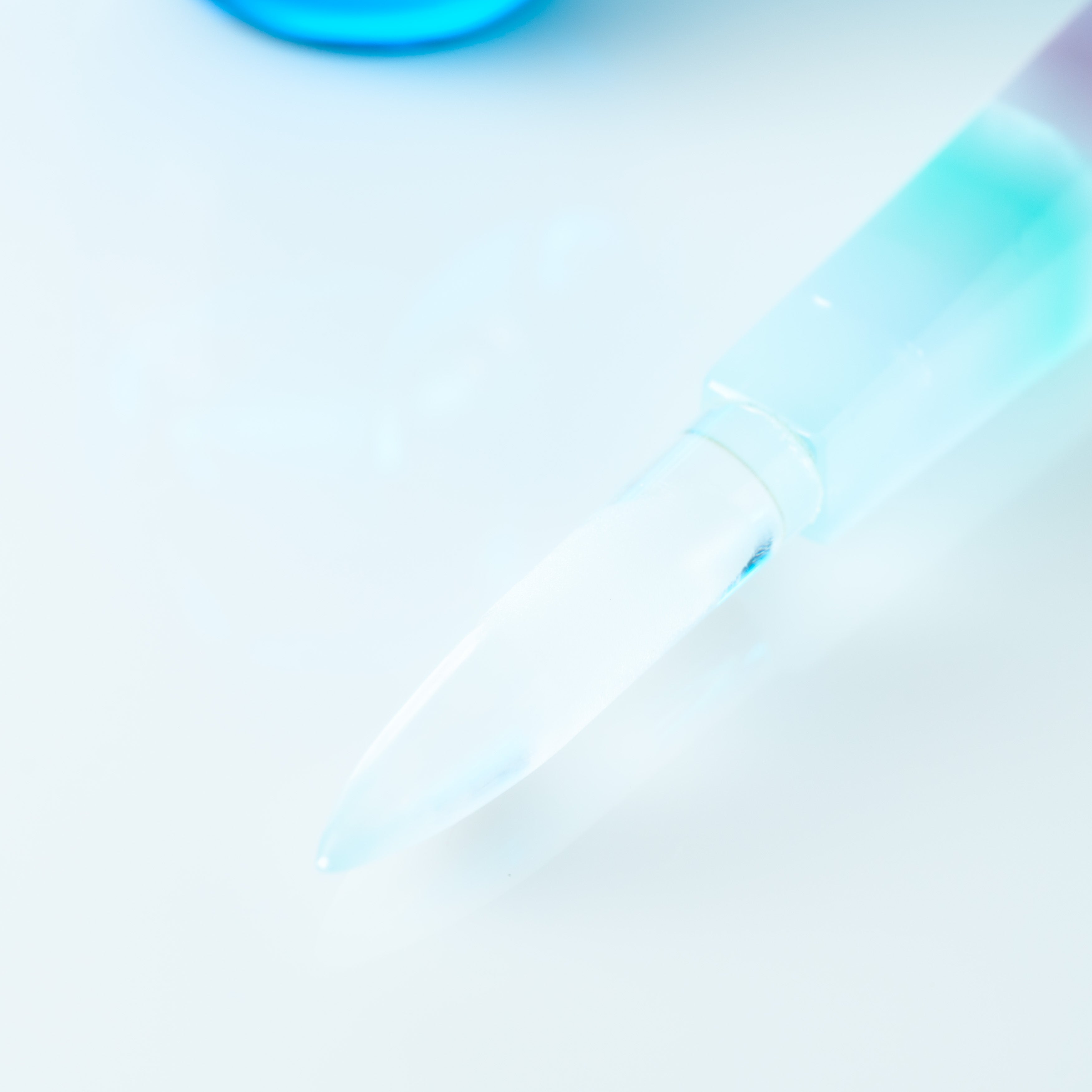 Erinnerungen an die Farben des Ozeans Blau Parfümflasche