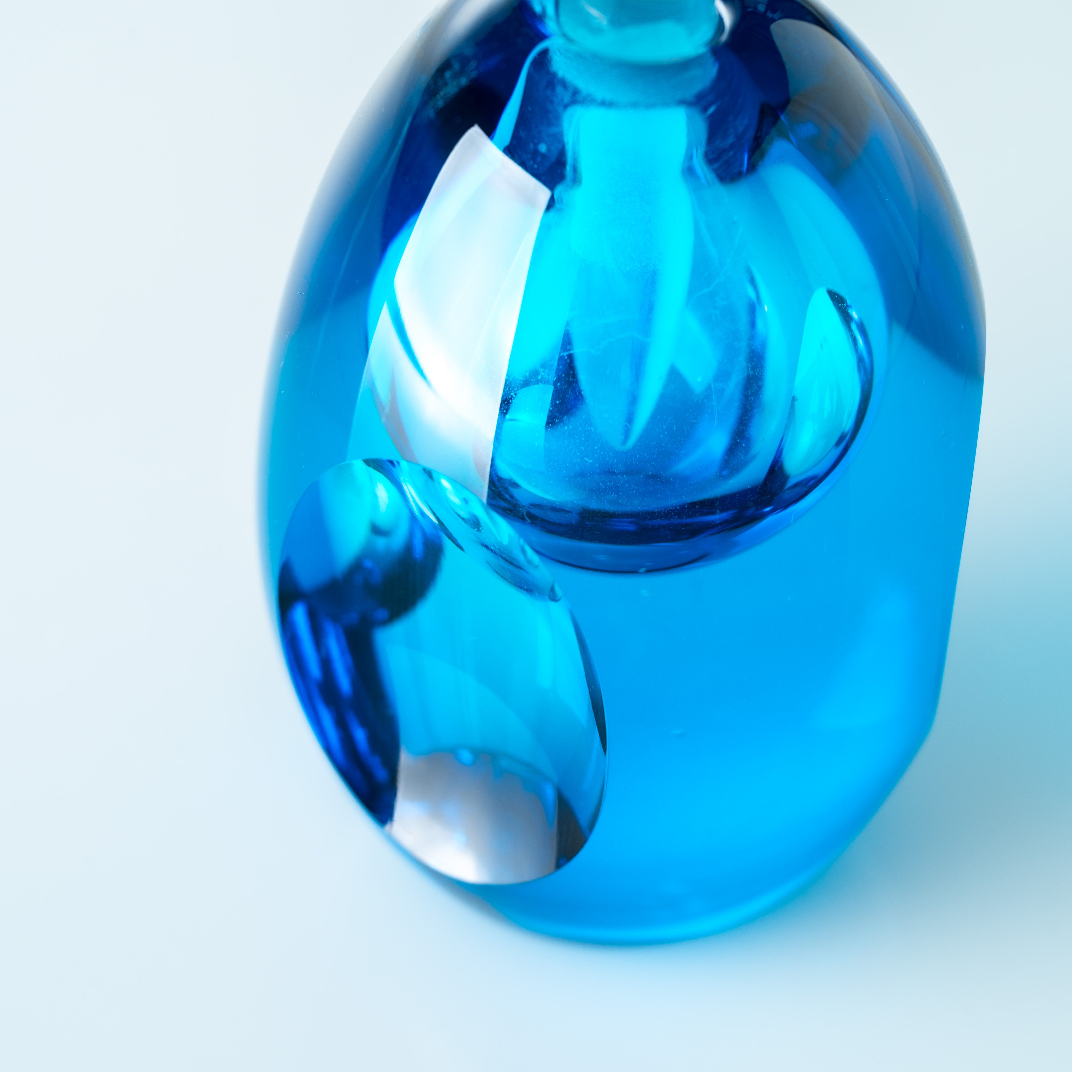 Erinnerungen an die Farben des Ozeans Blau Parfümflasche
