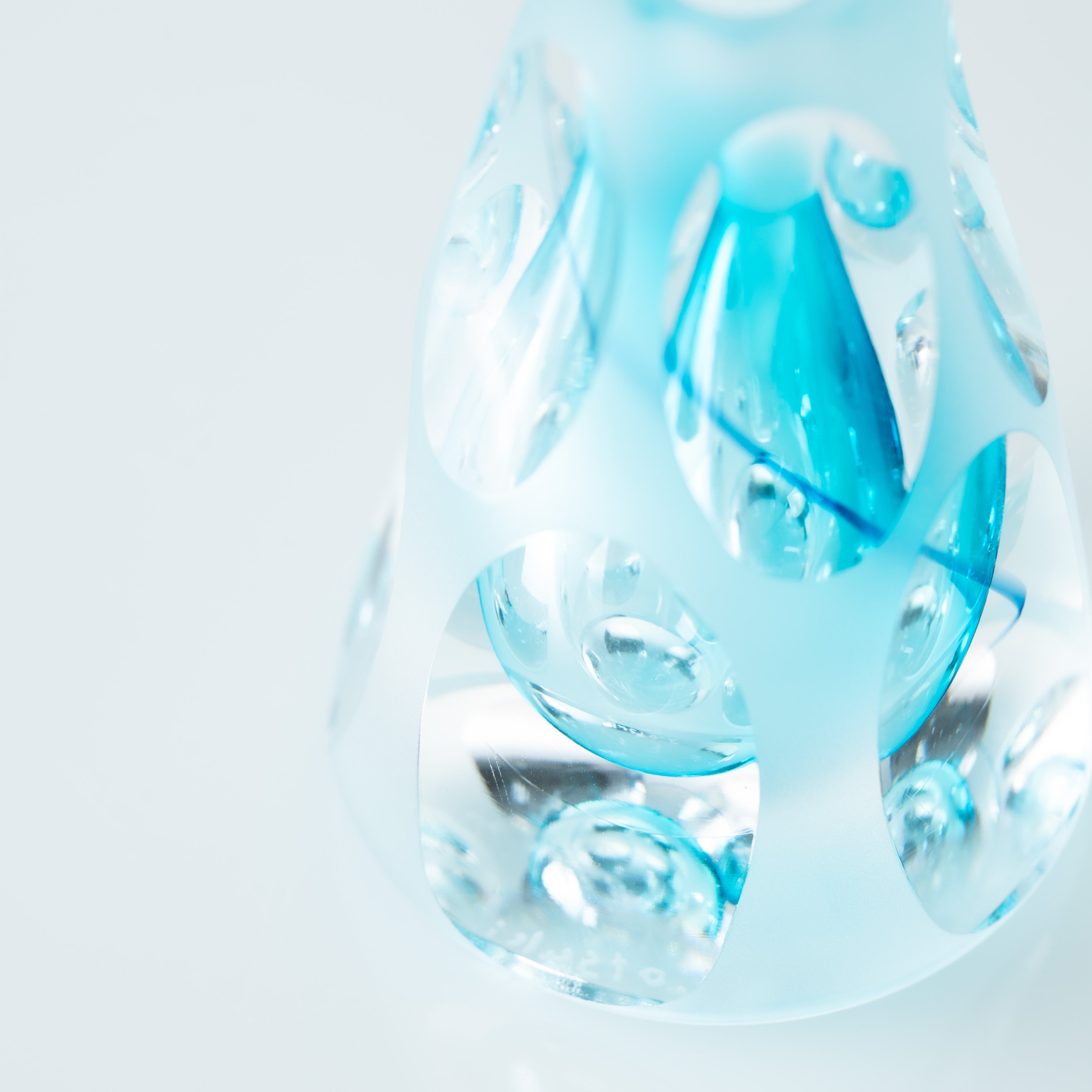 Erinnerungen an die Farben des Himmels Blau Parfümflasche