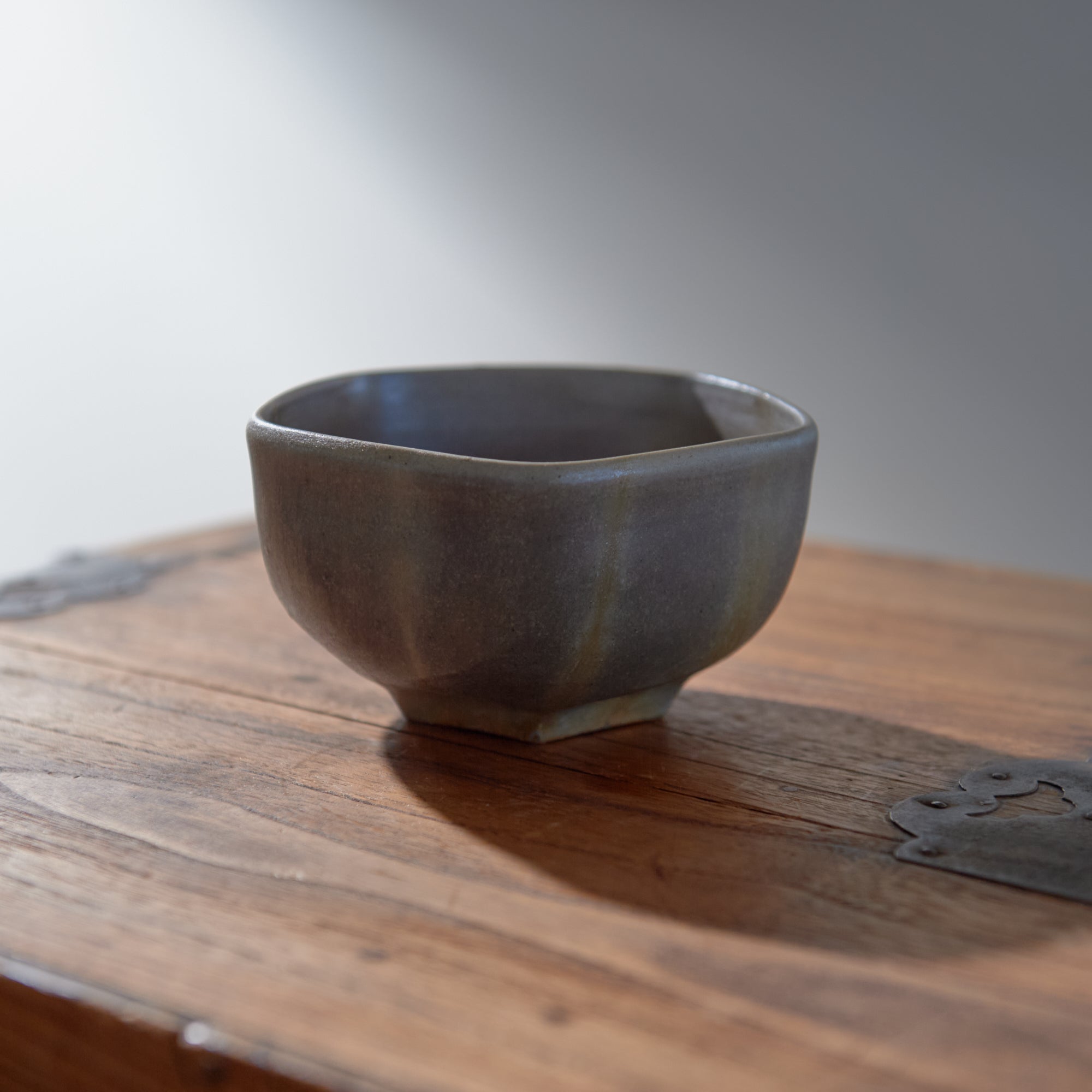 Ao-Bizen Five-Sided Matcha Bowl