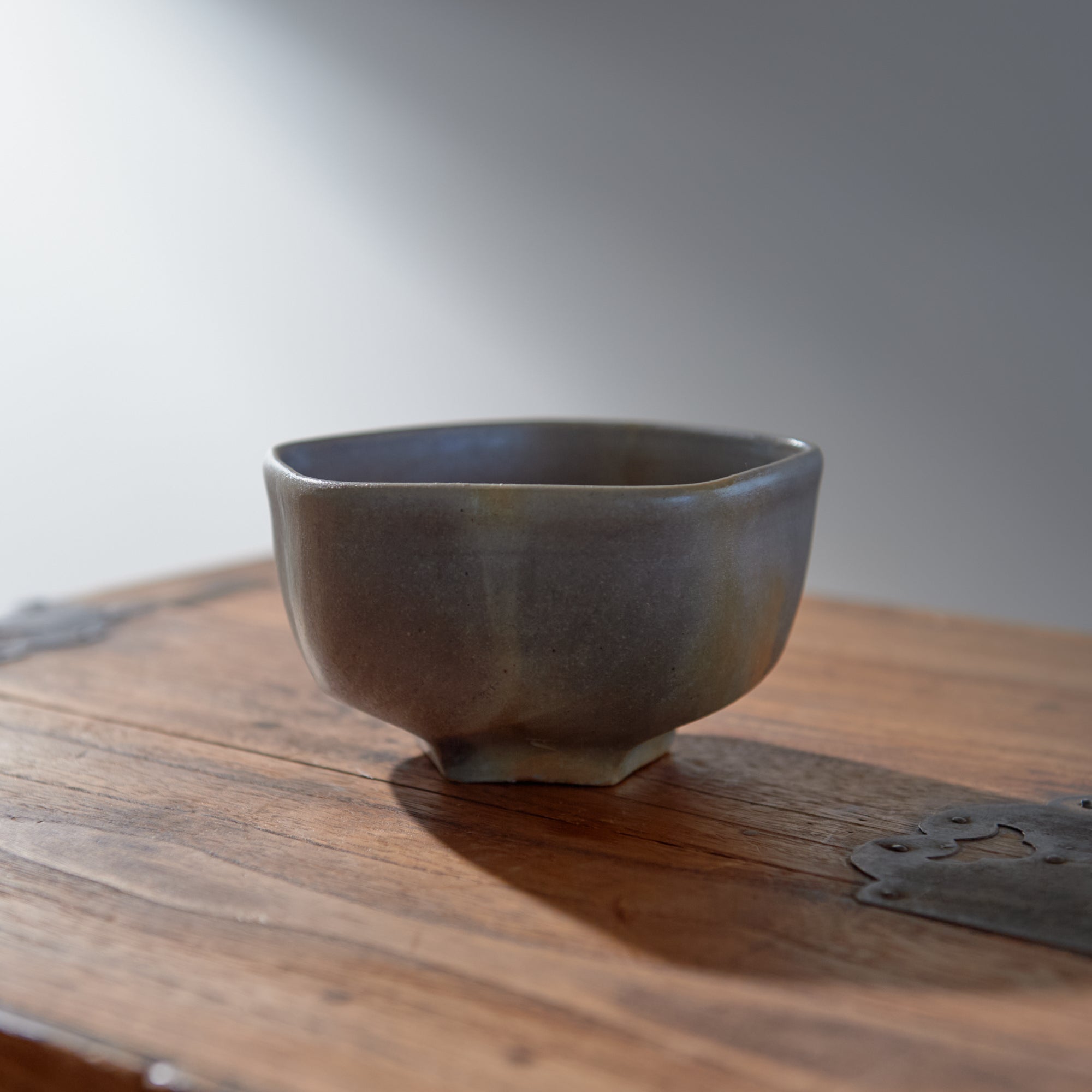 Ao-Bizen Five-Sided Matcha Bowl