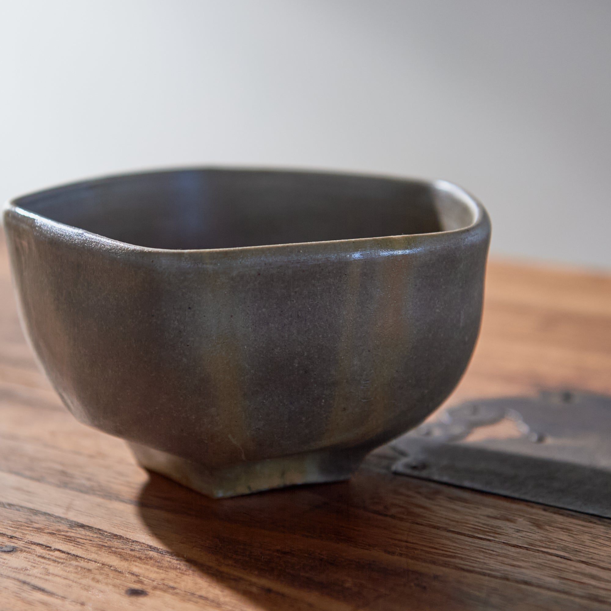 Ao-Bizen Five-Sided Matcha Bowl