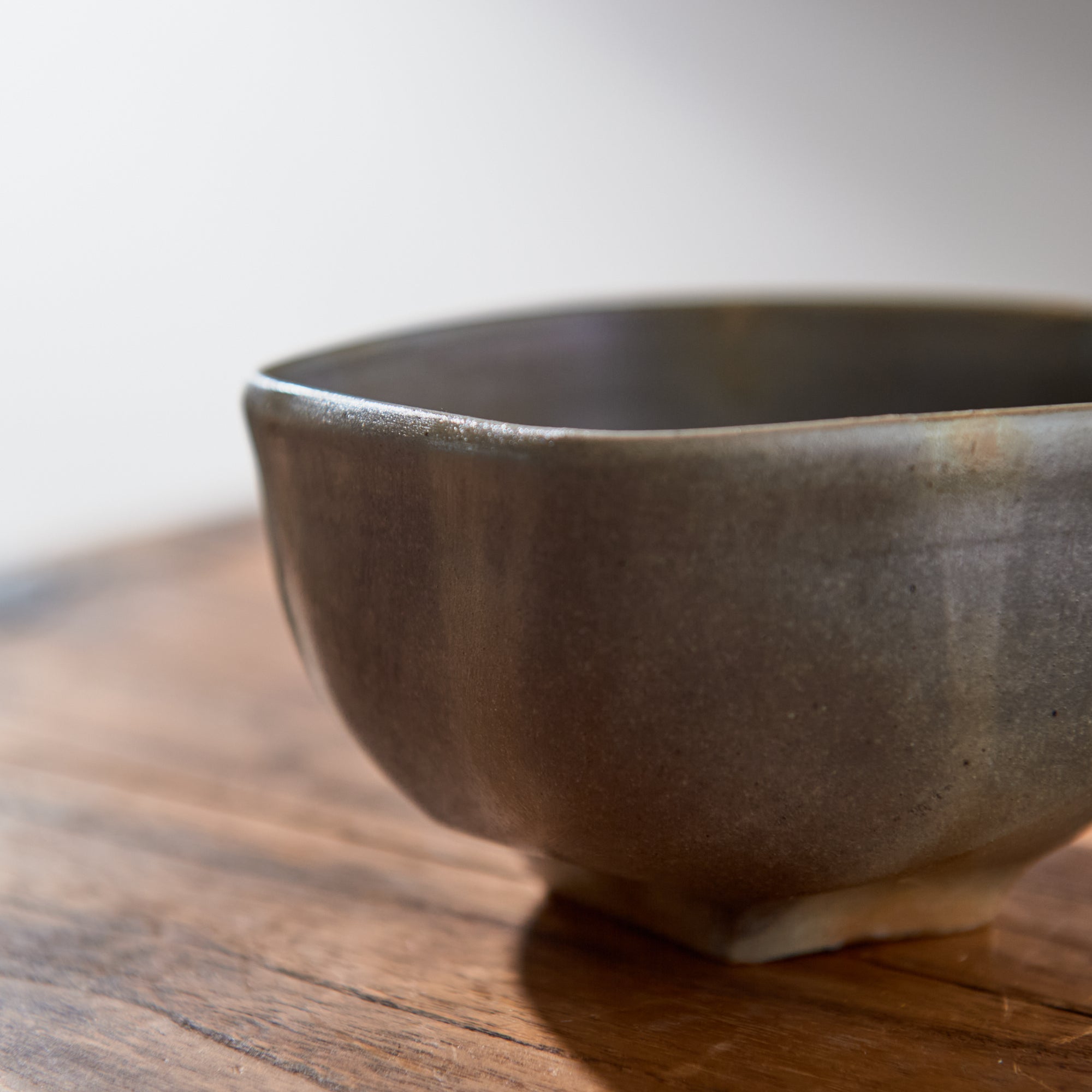 Ao-Bizen Five-Sided Matcha Bowl