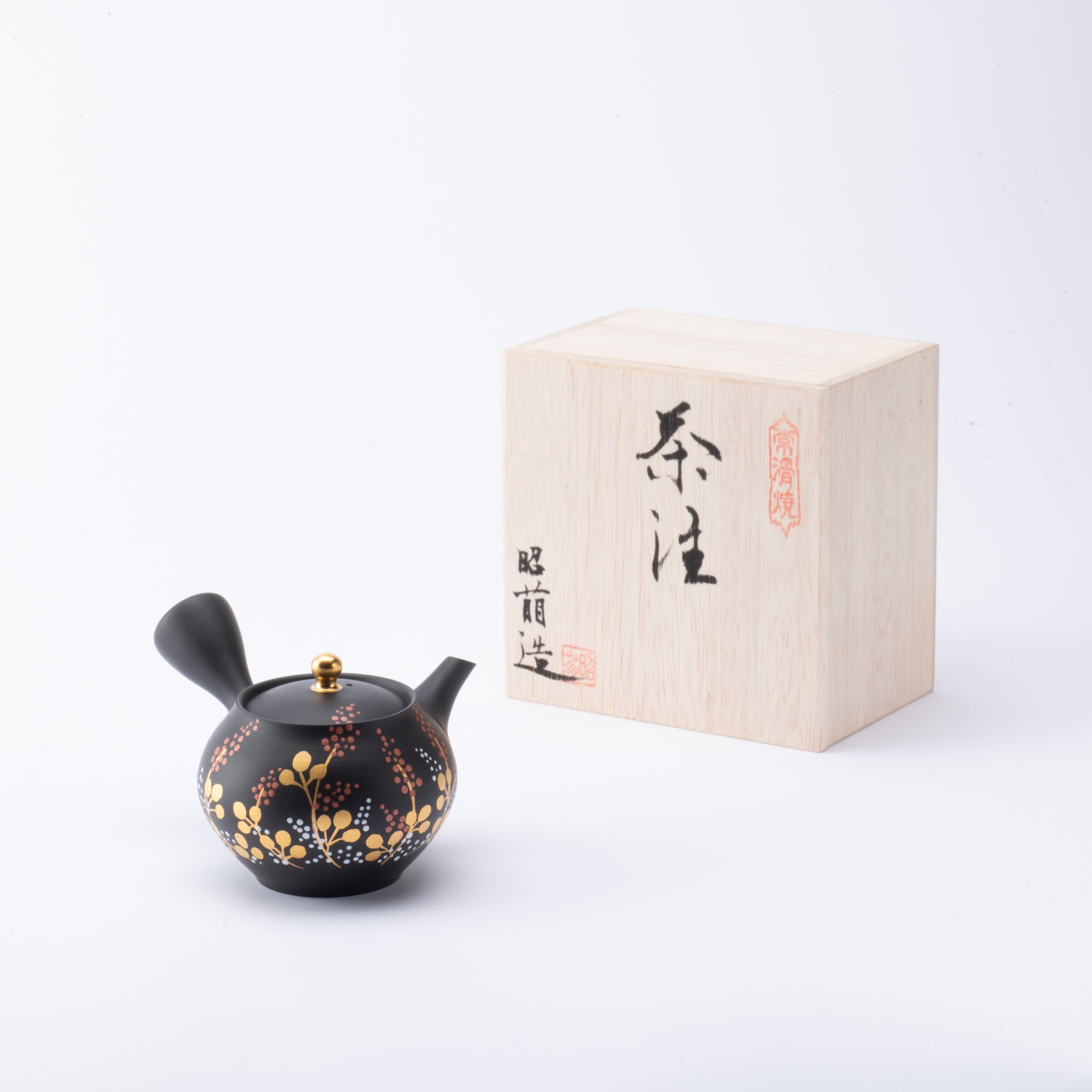 Tetera japonesa de arcilla negra con forma de trébol