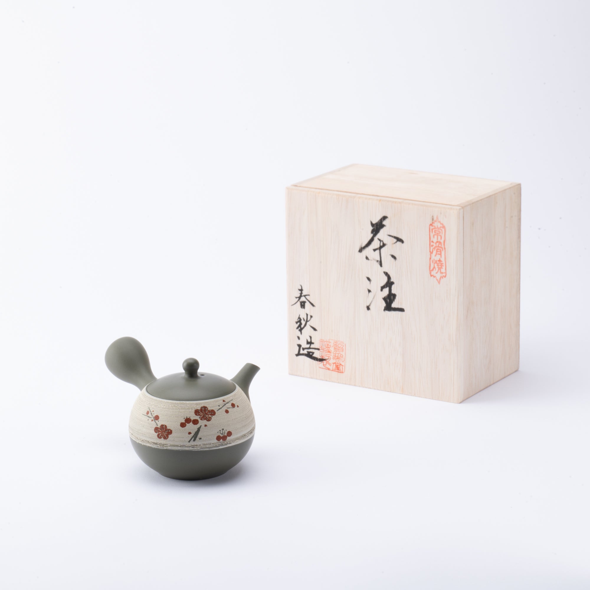 Tetera japonesa de arcilla verde ciruela y corteza de pino