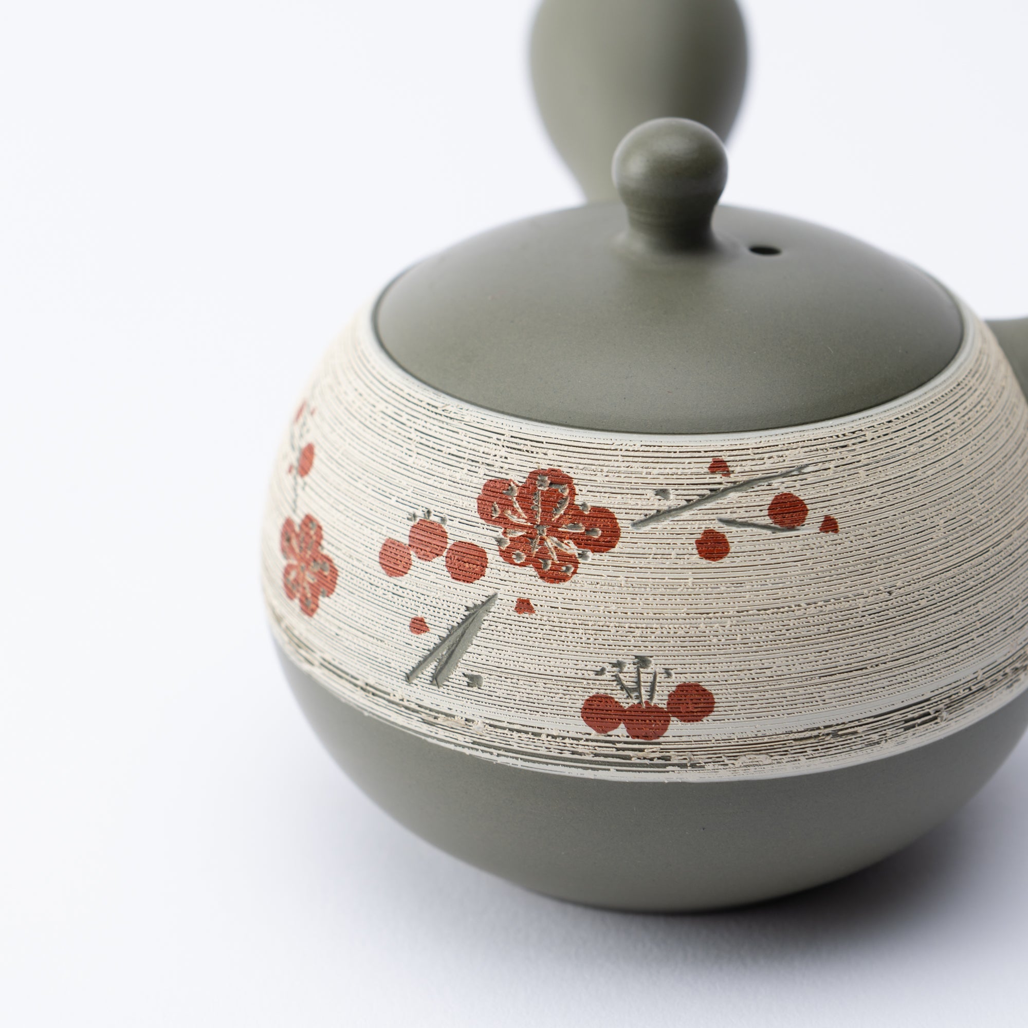 Tetera japonesa de arcilla verde ciruela y corteza de pino