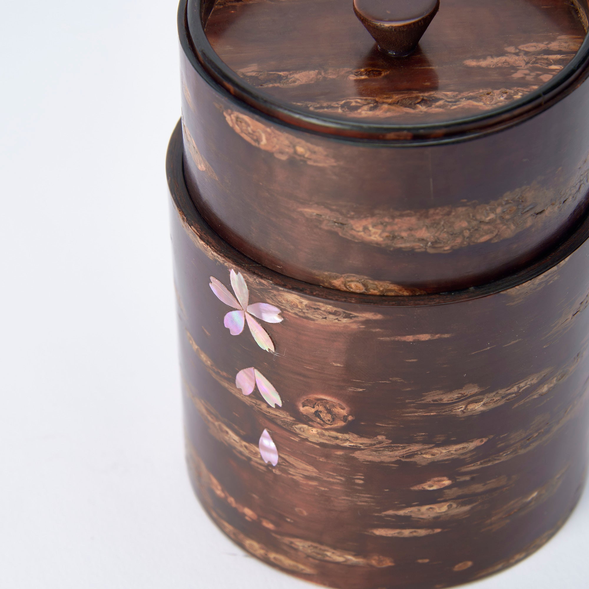 Recipiente para té Sakura Fubuki con incrustaciones de concha rosa