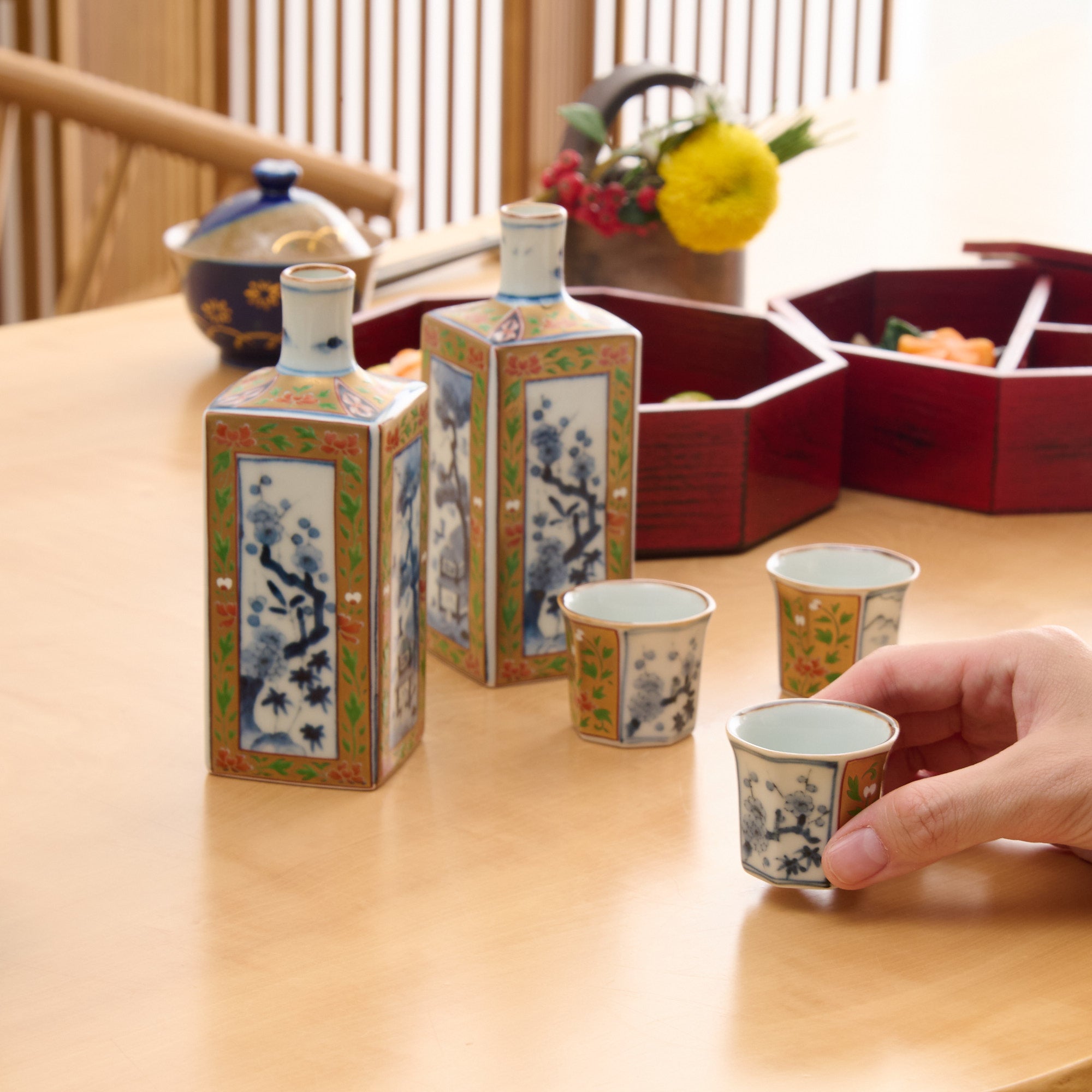 Antiguo juego de sake Imari Sansui