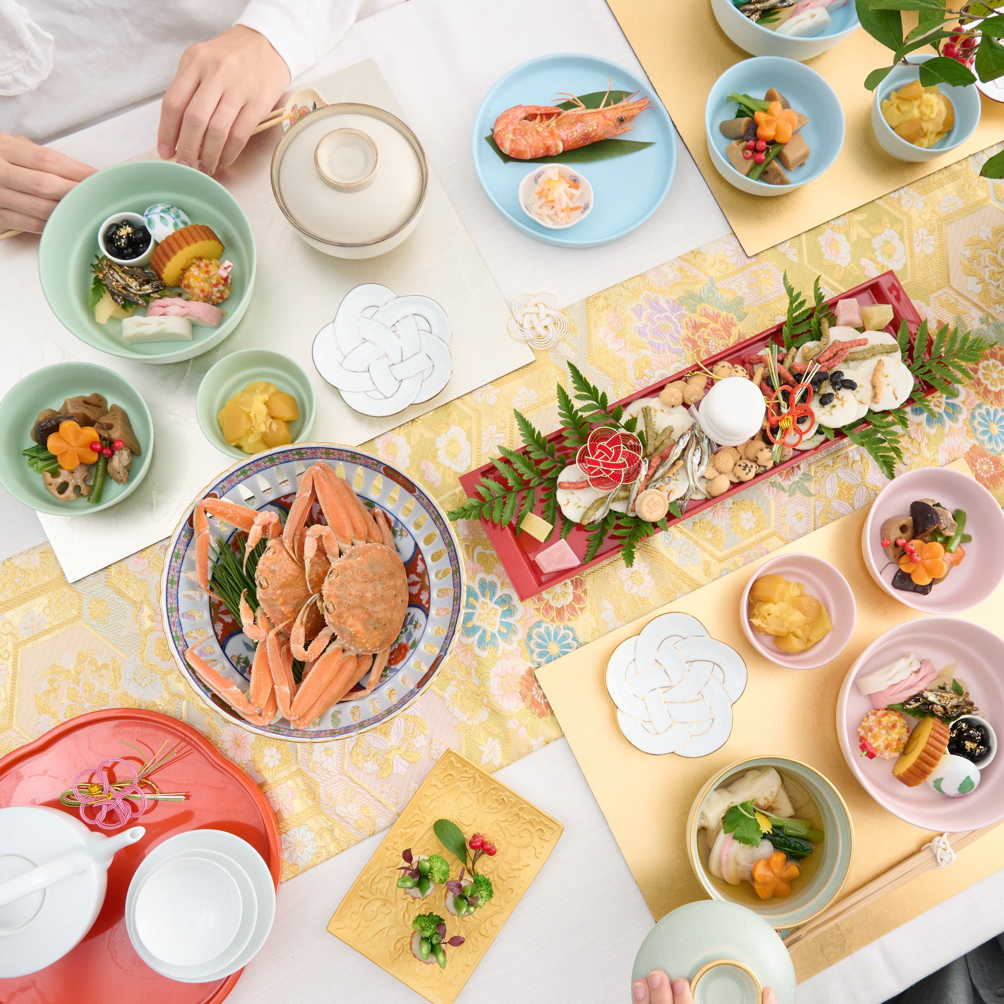 Kikko Long Table Runner