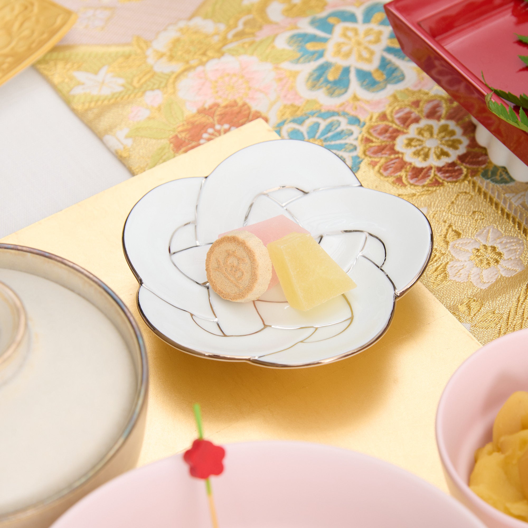 Plum Blossom Knot Sauce Plate