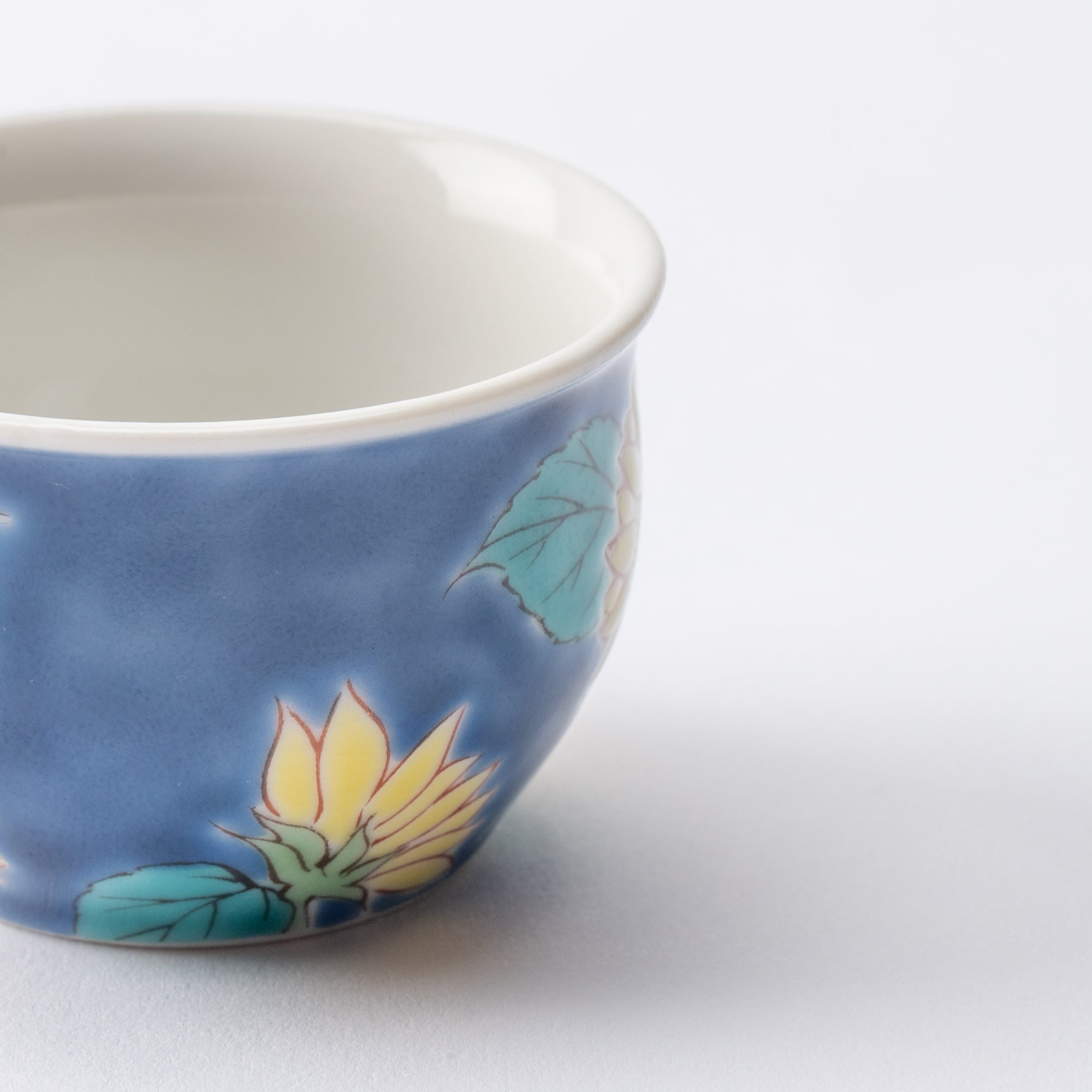 Juego de tazas de sake Ochoko con flores de temporada