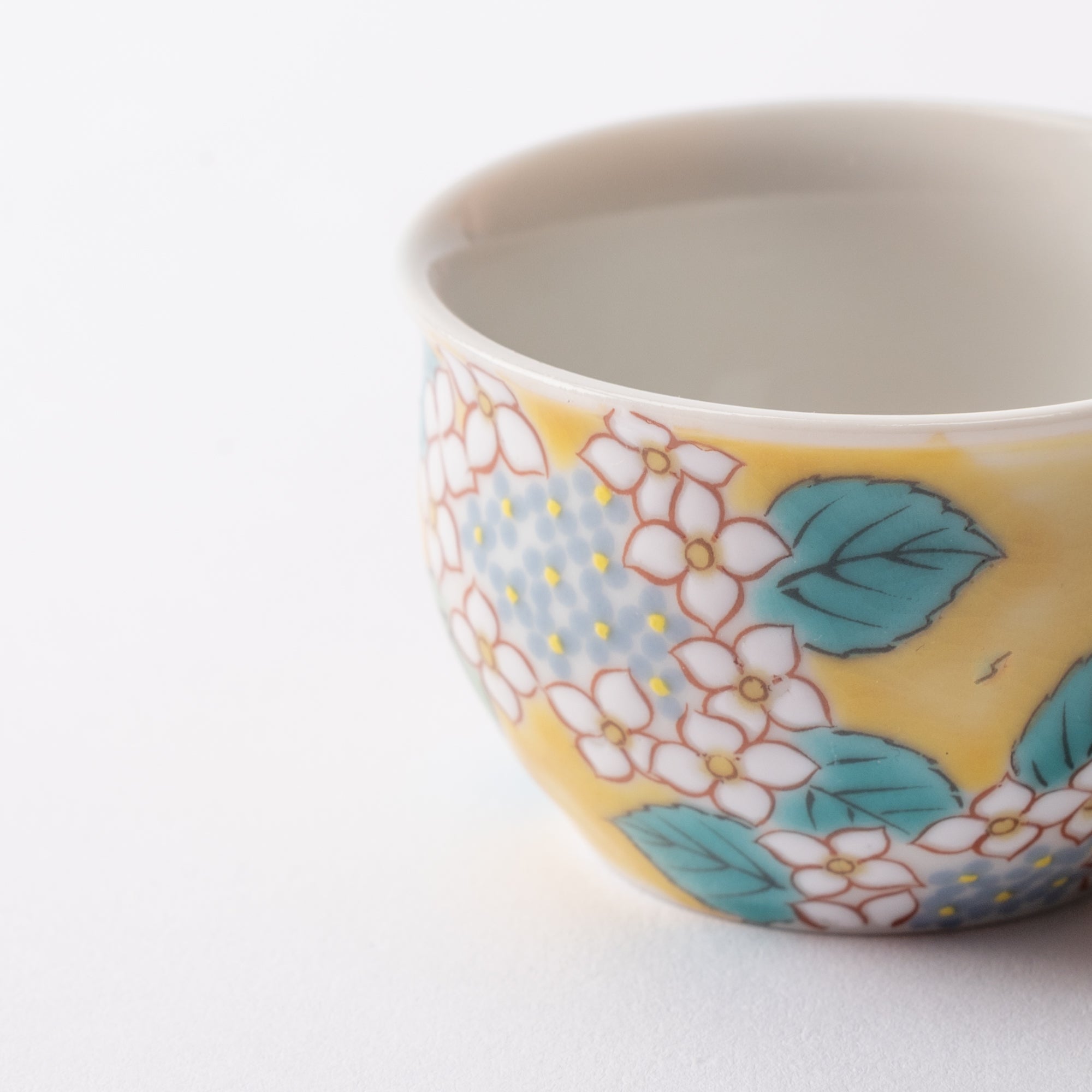 Juego de tazas de sake Ochoko con flores de temporada