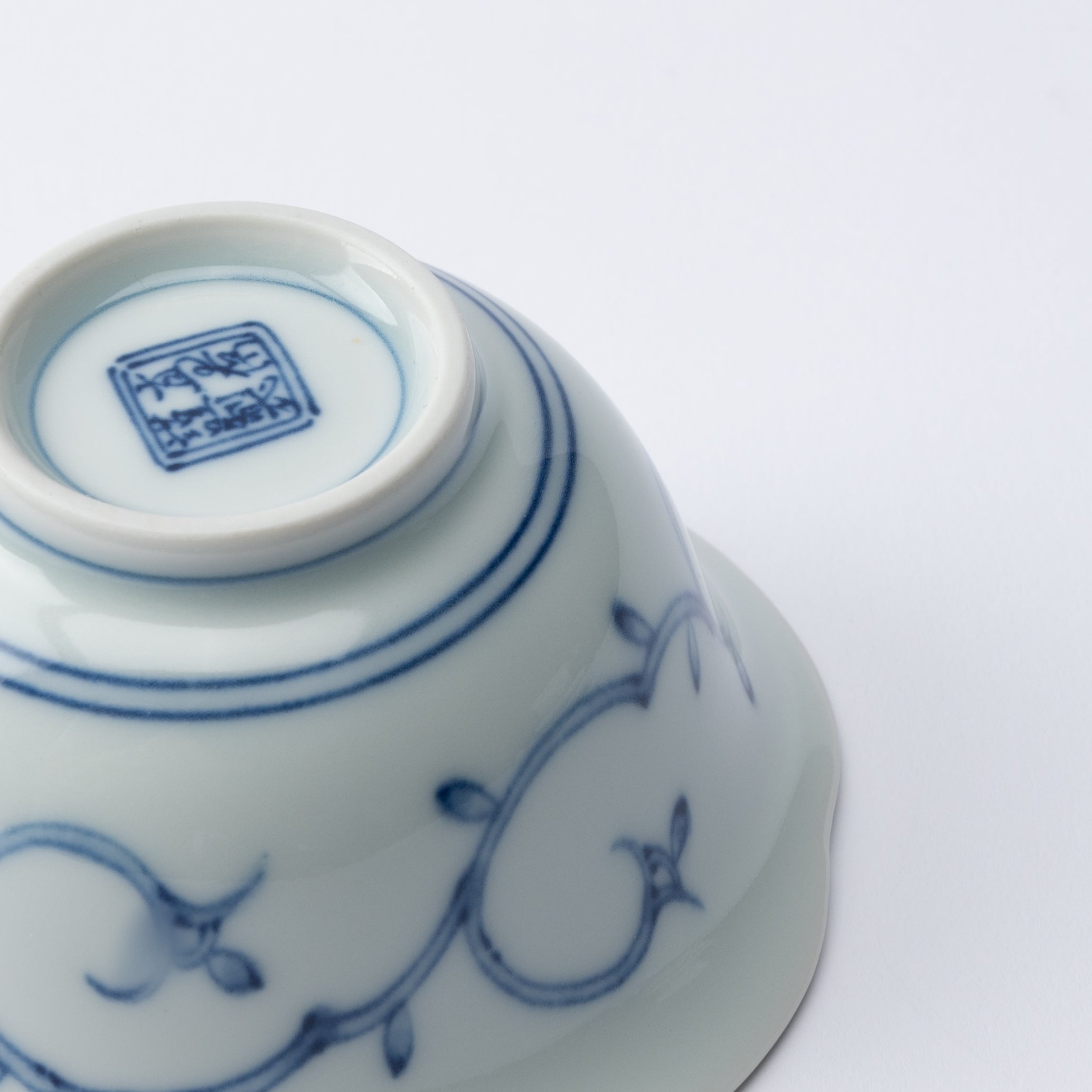 Petaled Rim Peony Kobachi Small Bowl