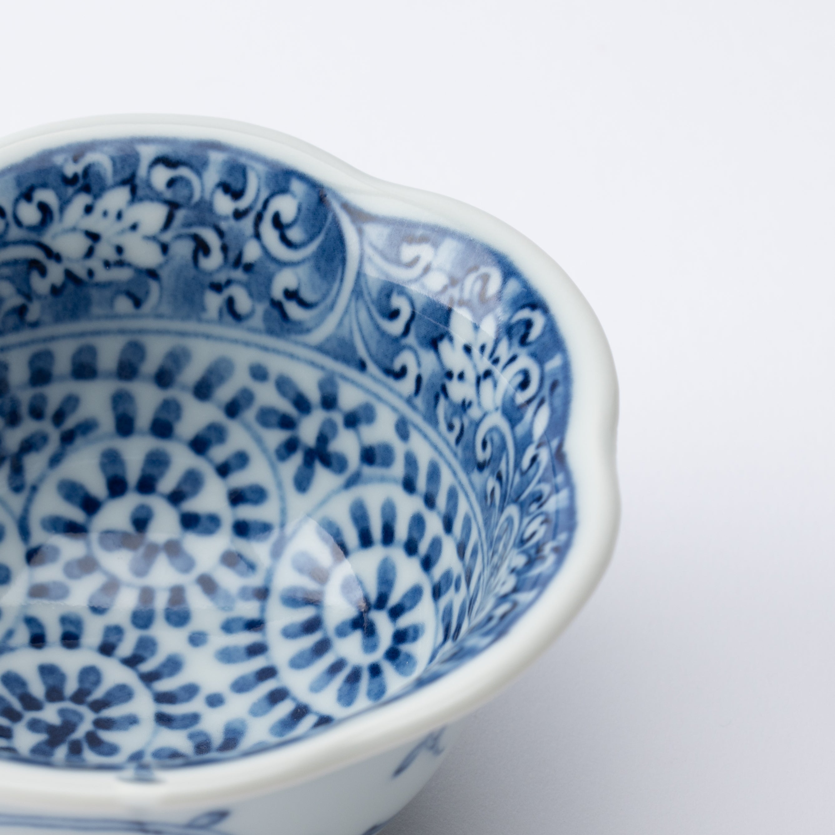 Petaled Rim Abundant Vines Kobachi Small Bowl