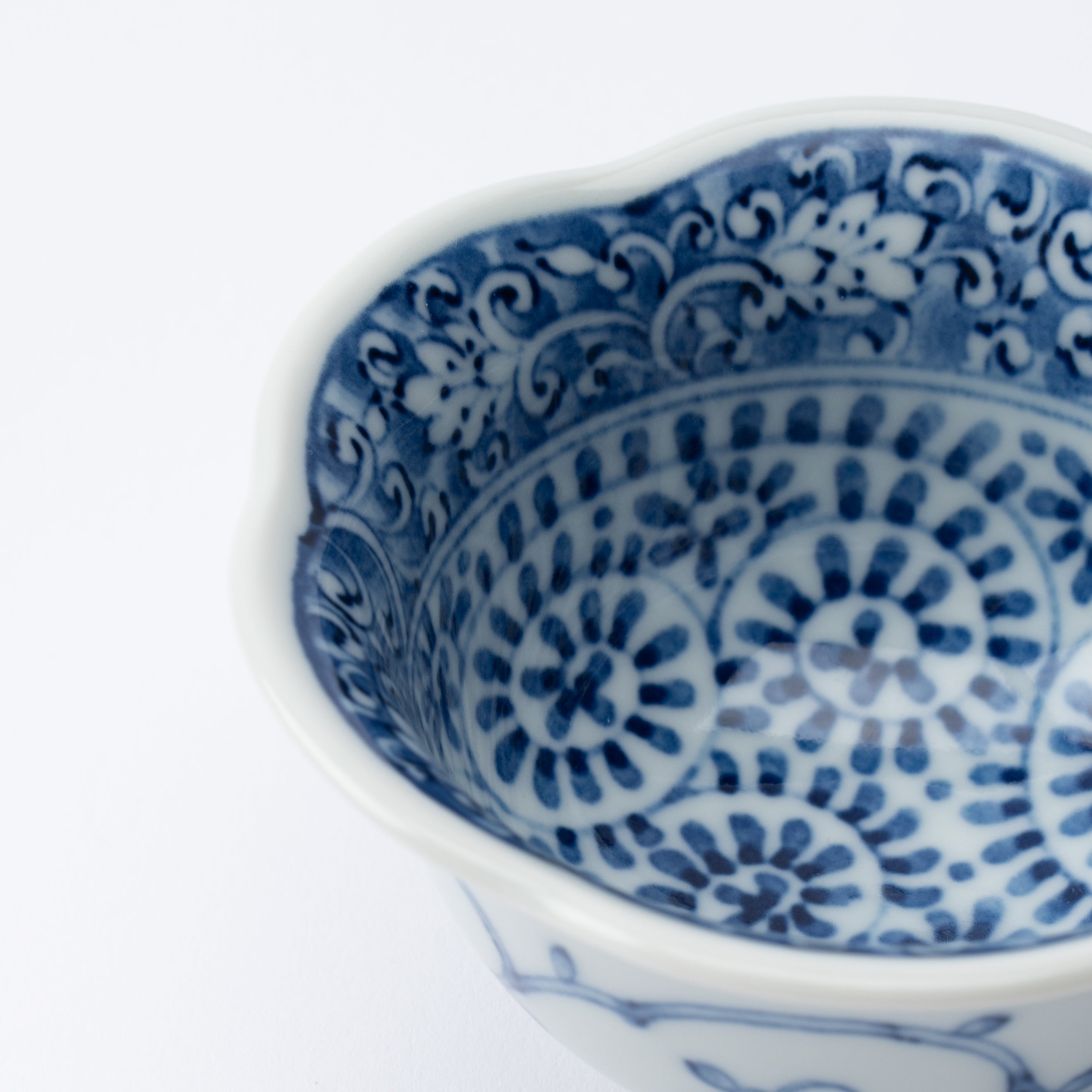 Petaled Rim Abundant Vines Kobachi Small Bowl