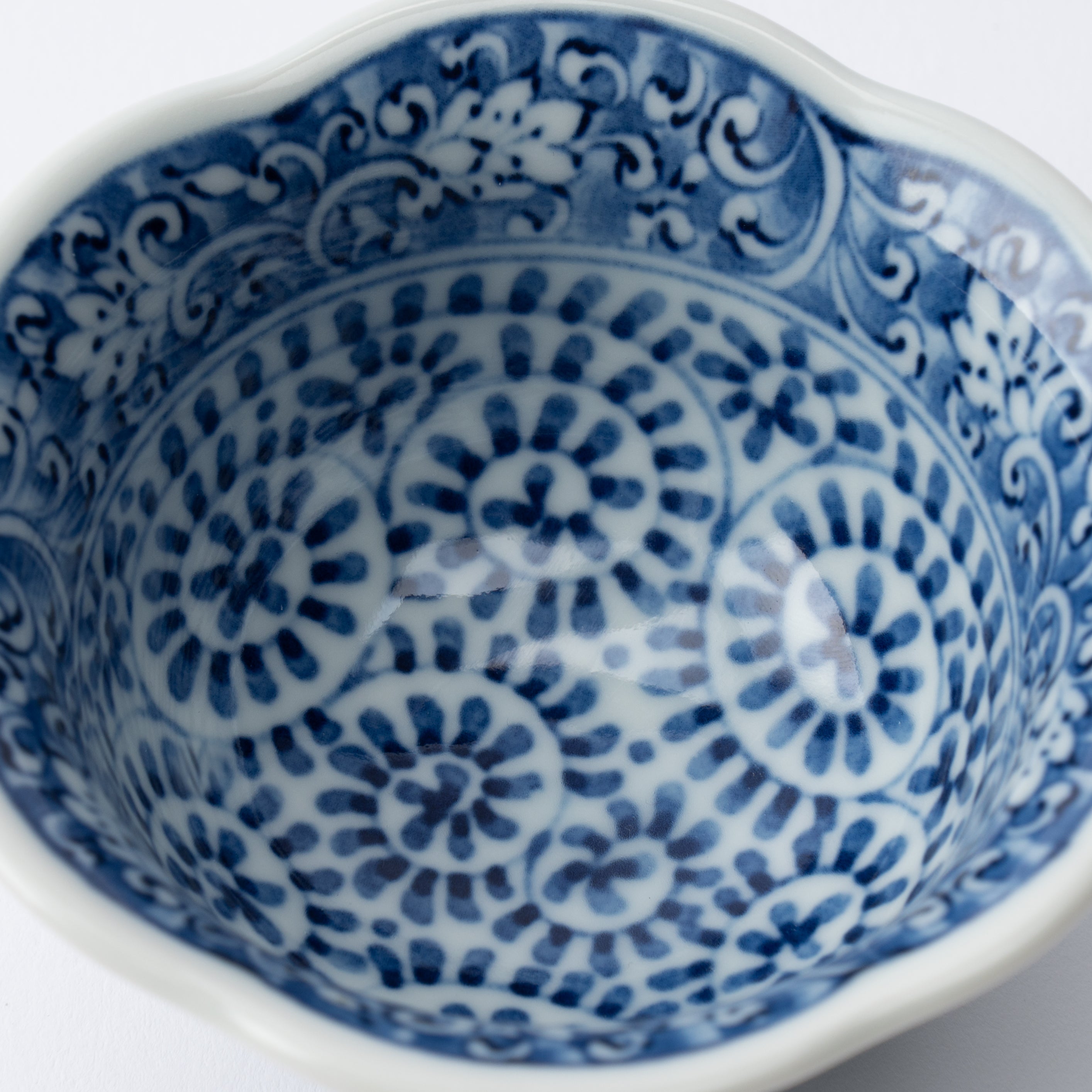 Petaled Rim Abundant Vines Kobachi Small Bowl