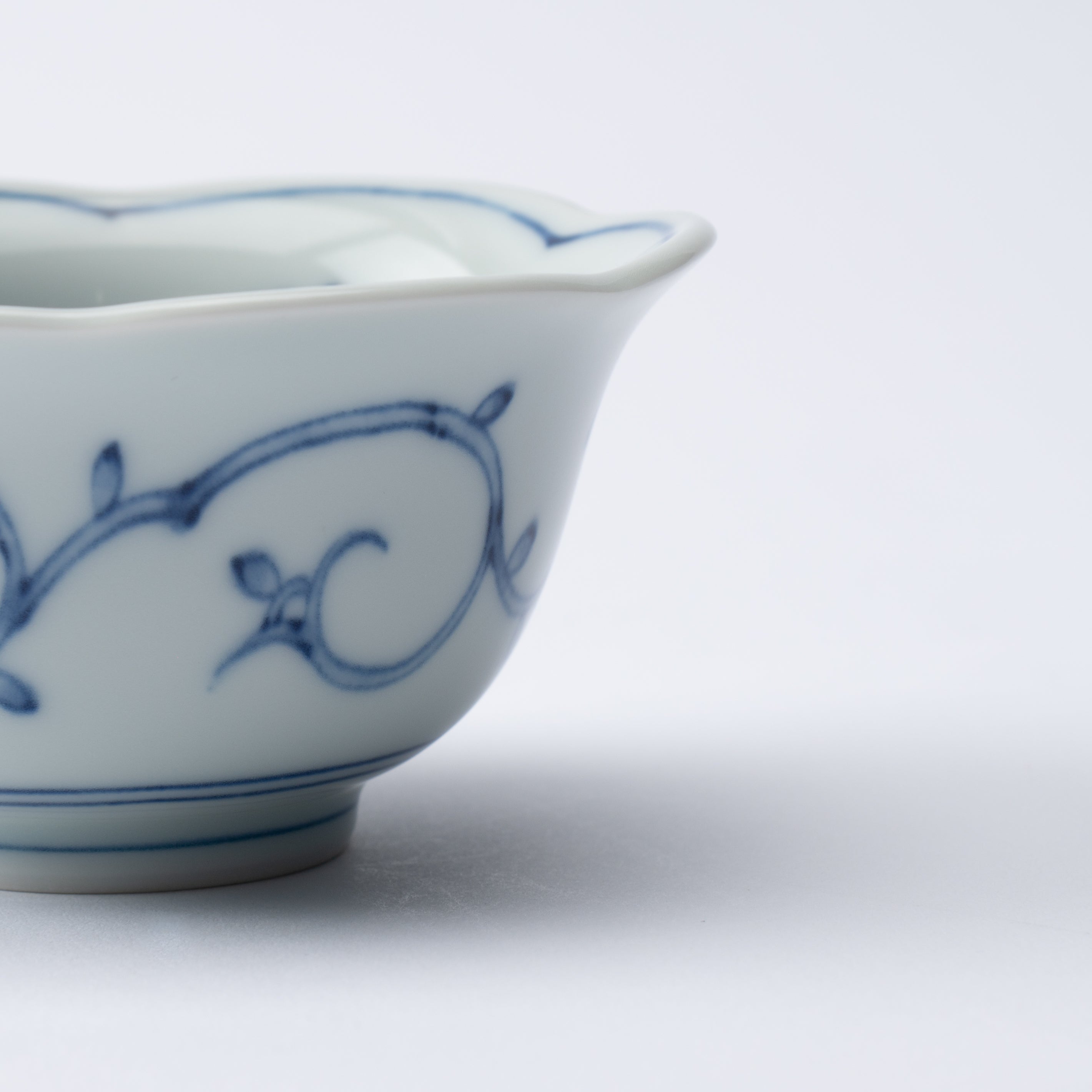 Petaled Rim Peony Kobachi Small Bowl