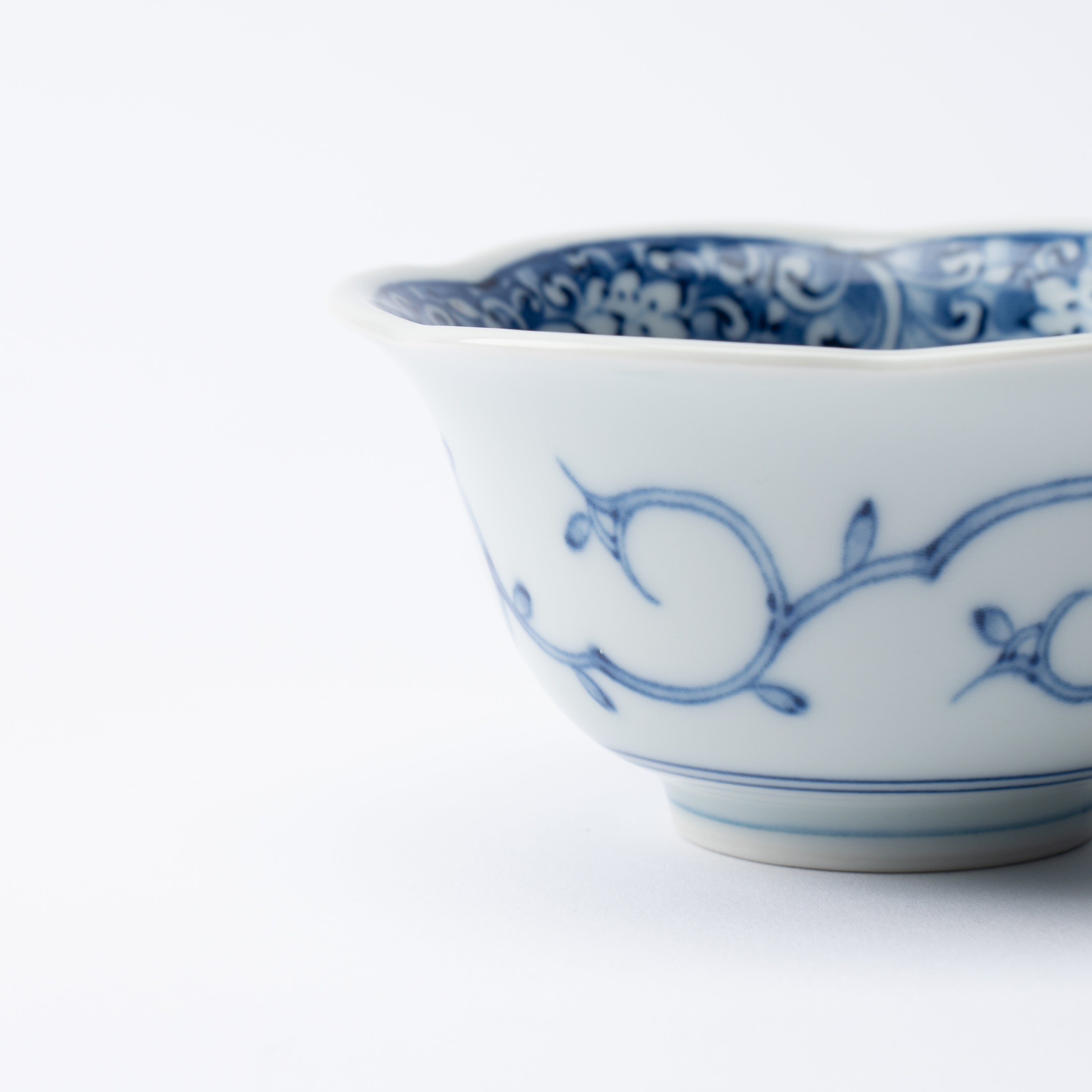 Petaled Rim Abundant Vines Kobachi Small Bowl
