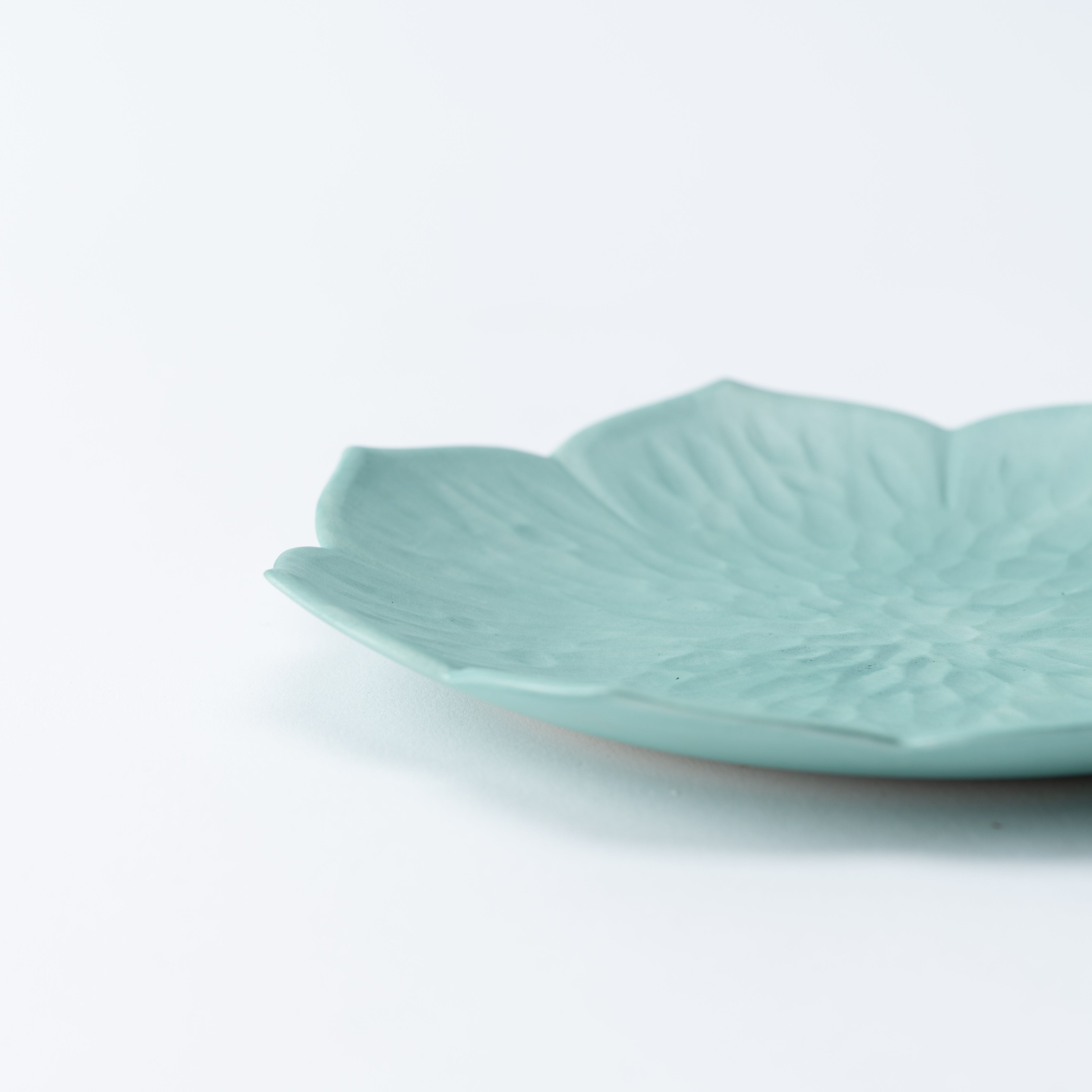 Plato auxiliar Kikyo Blossom verde suave