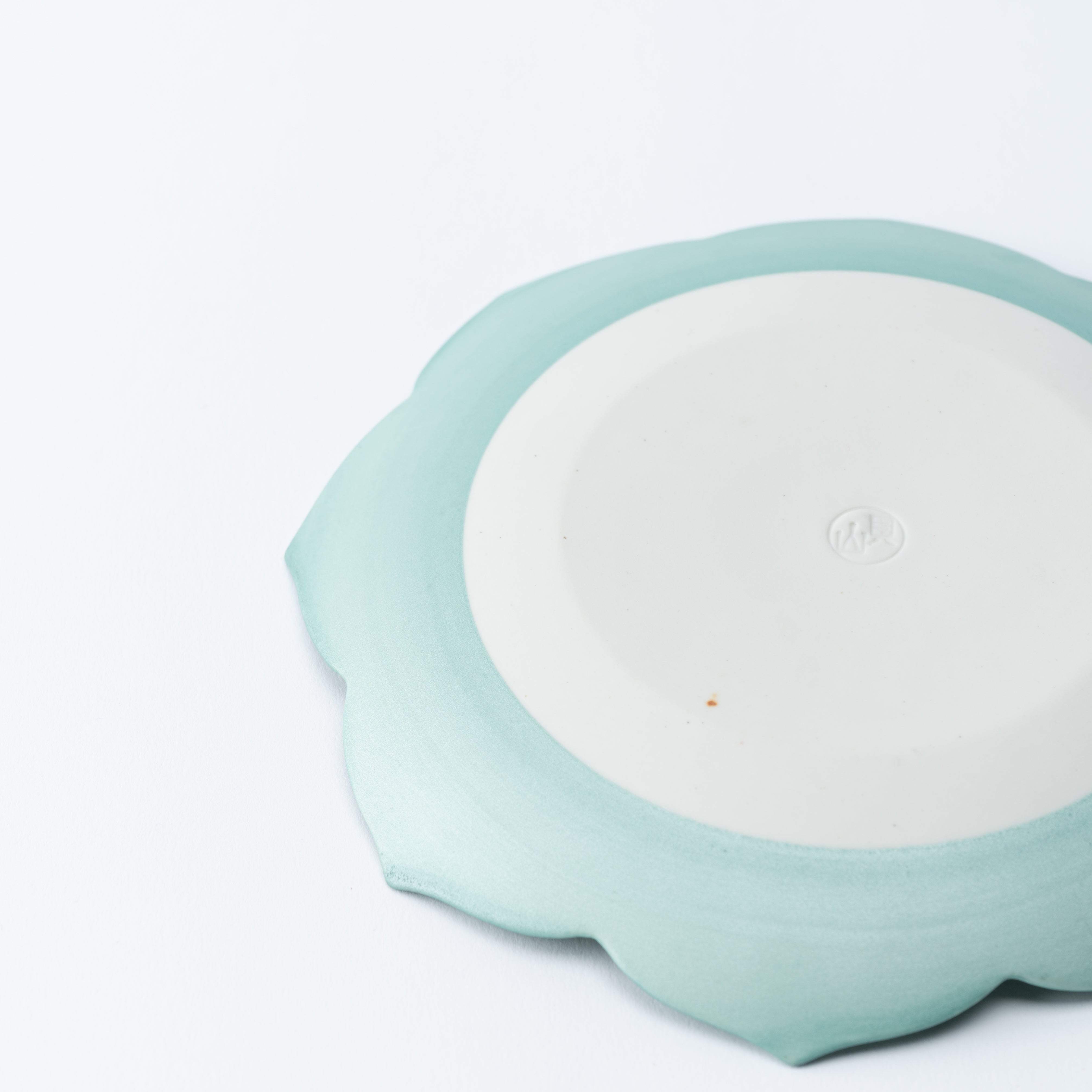 Plato auxiliar Kikyo Blossom verde suave