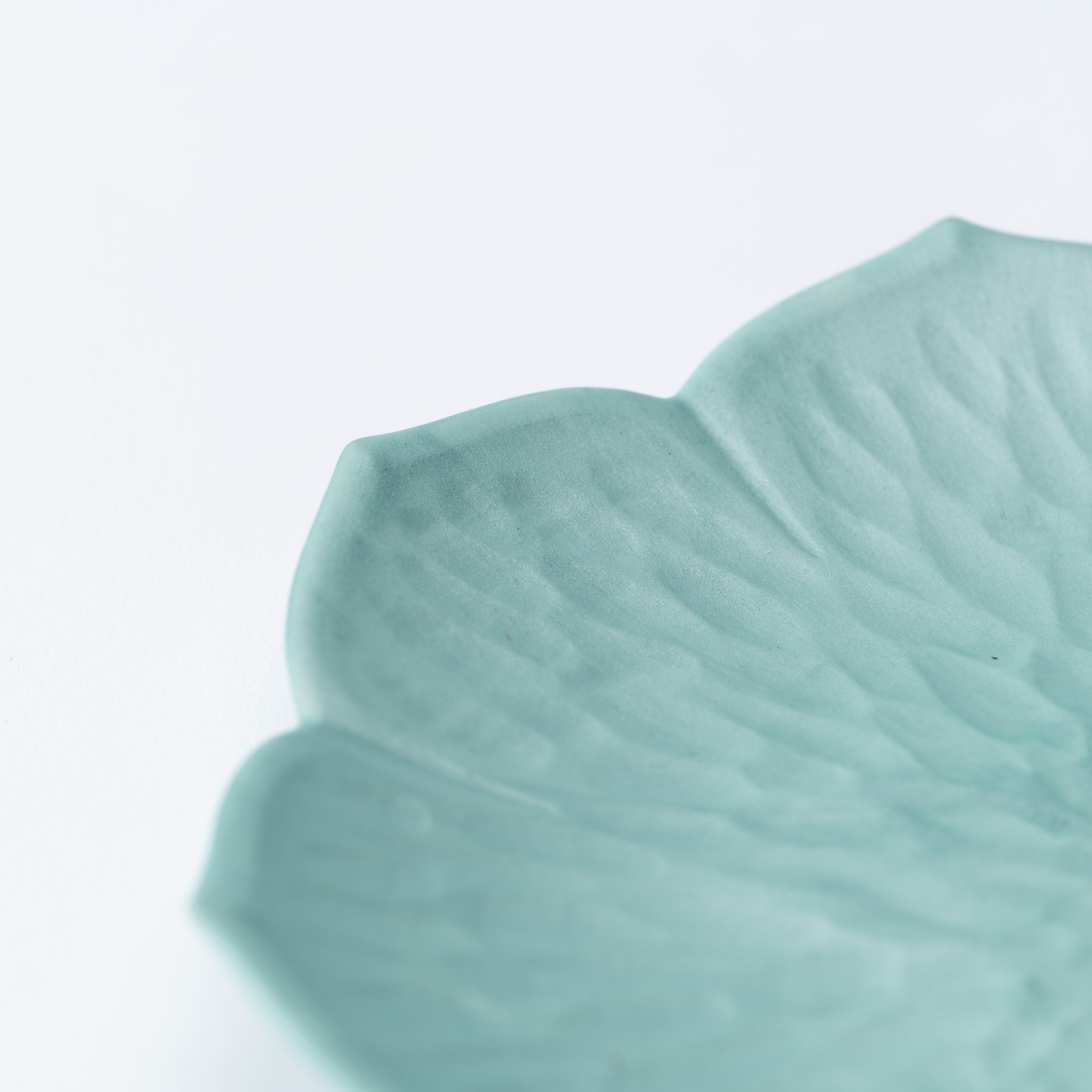 Plato auxiliar Kikyo Blossom verde suave