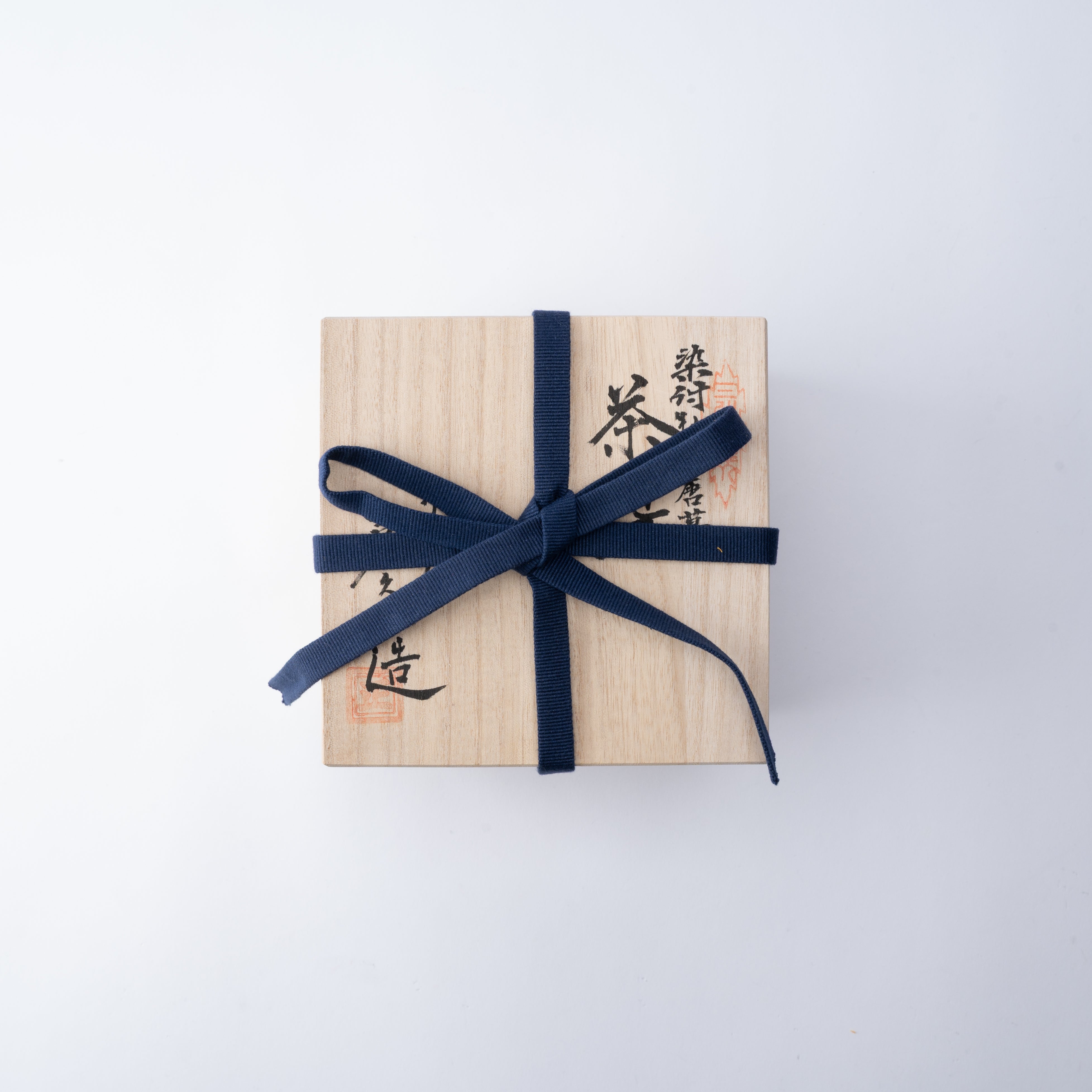 Cuenco de matcha con estampado arabesco de peonías