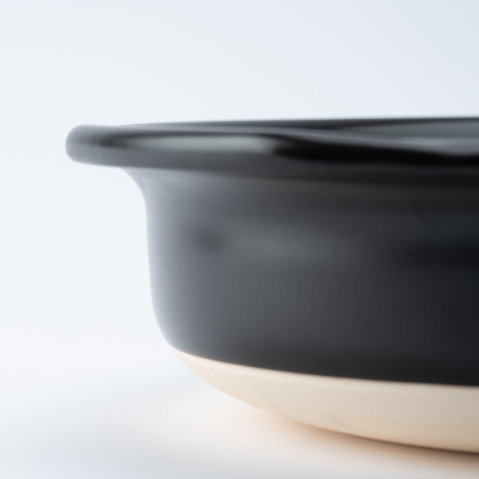 Kikka White Chrysanthemum Donabe Japanese Clay Pot for 3 to 4 Persons