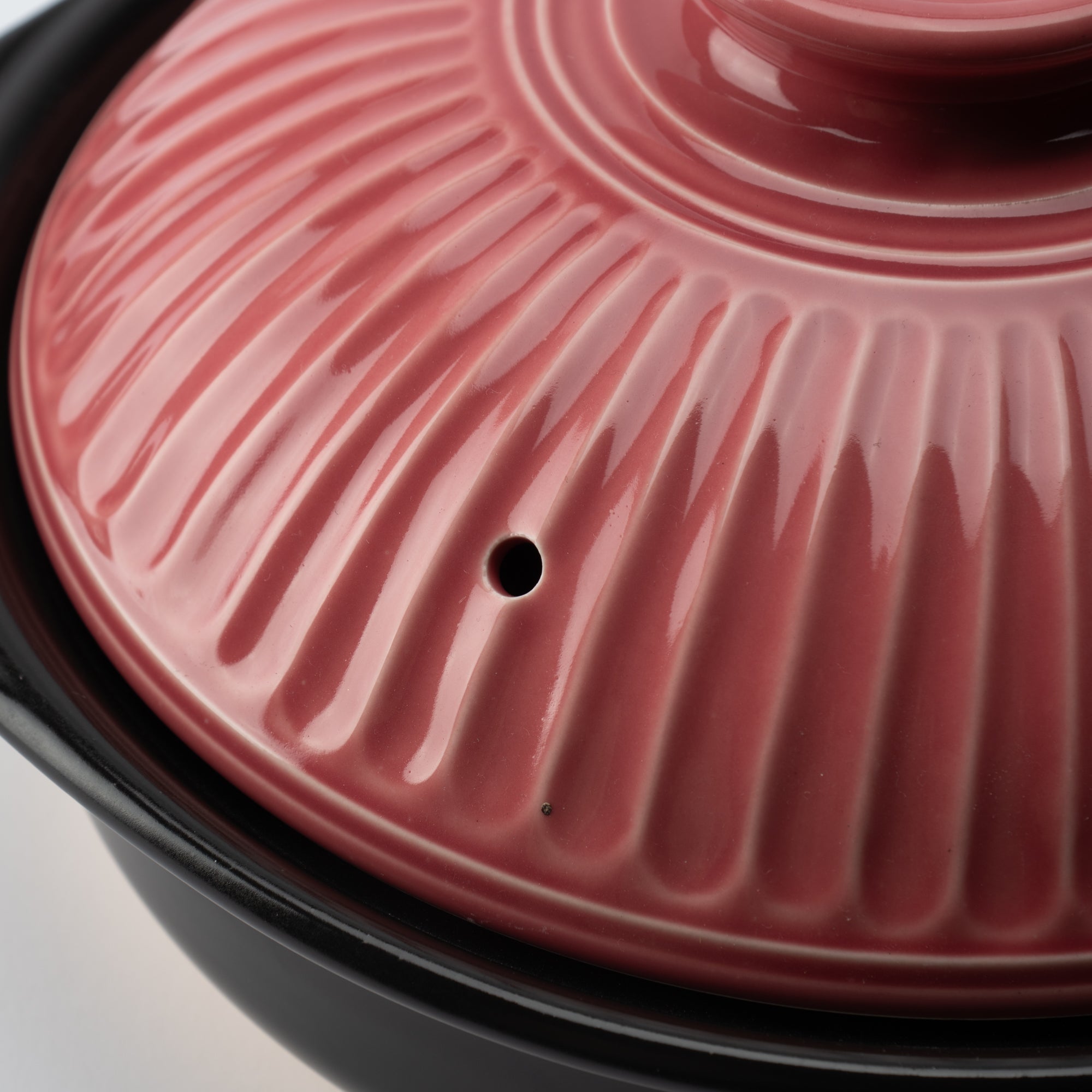Kikka Pink Chrysanthemum Donabe Japanese Clay Pot for 2 to 3 Persons