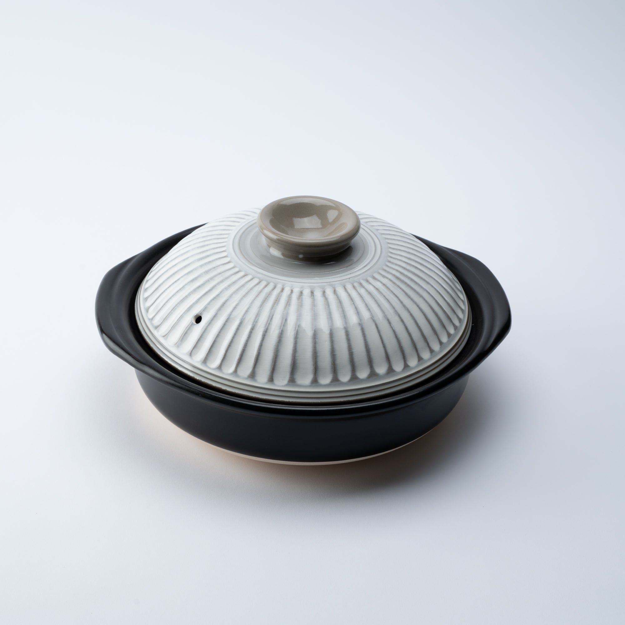 Kikka White Chrysanthemum Donabe Japanese Clay Pot for 3 to 4 Persons