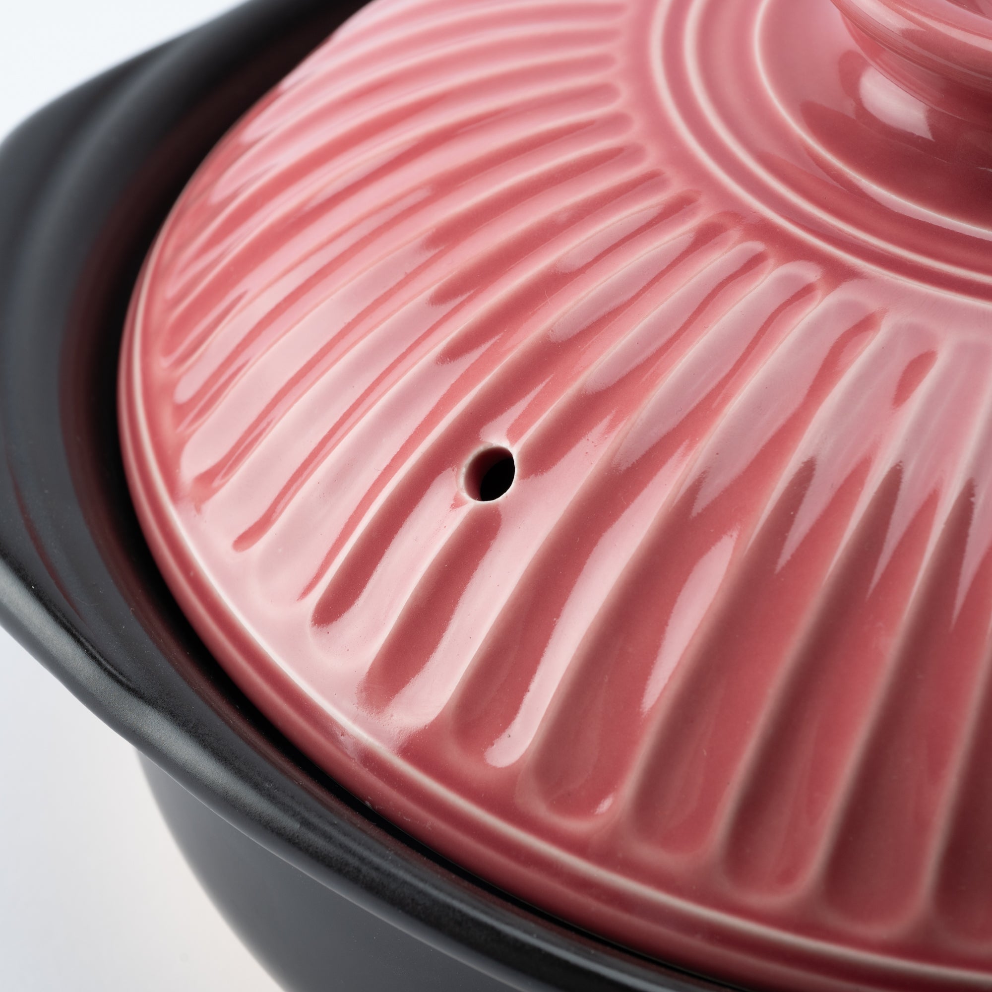 Kikka Pink Chrysanthemum Donabe Japanese Clay Pot for 3 to 4 Persons