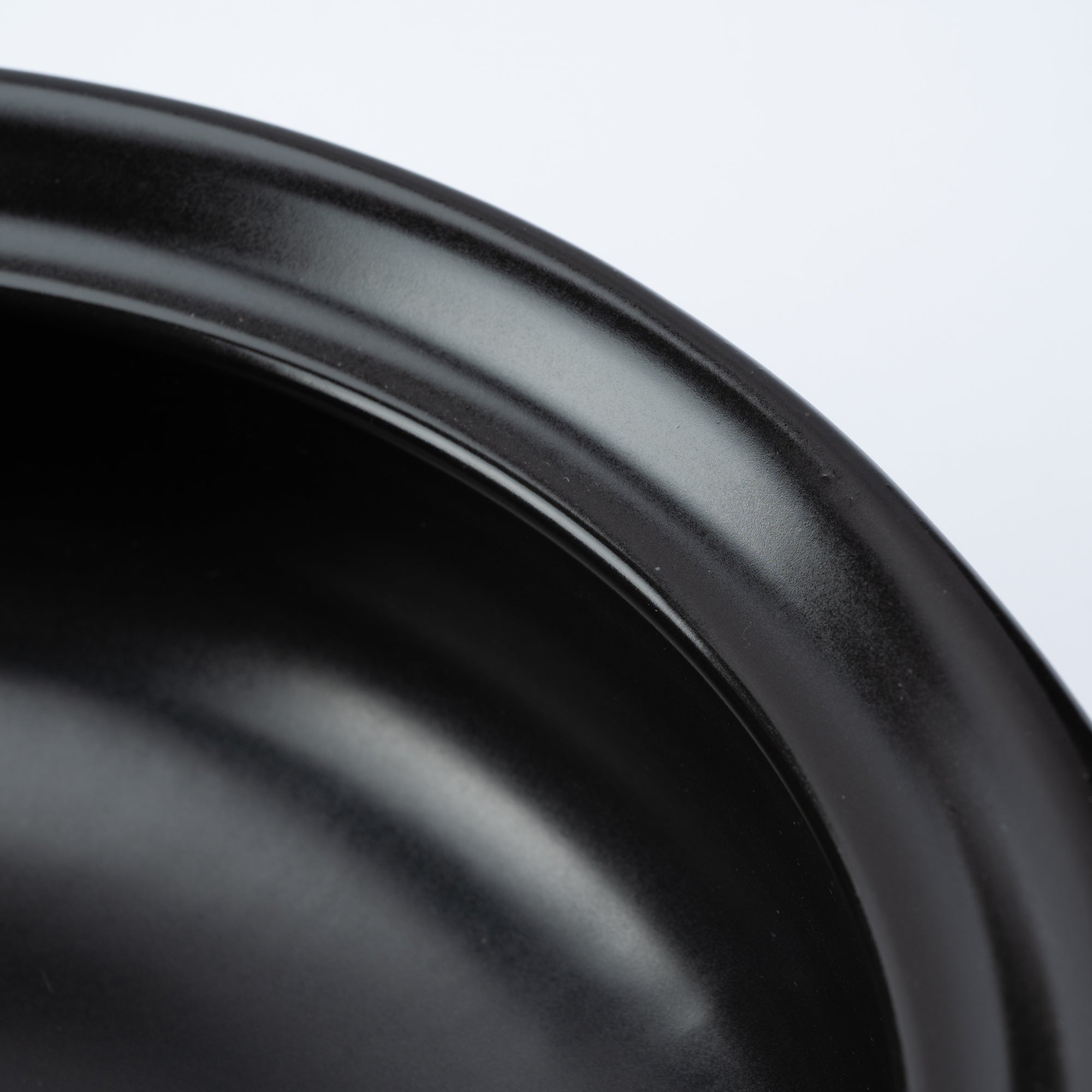 Kikka White Chrysanthemum Donabe Japanese Clay Pot for 3 to 4 Persons