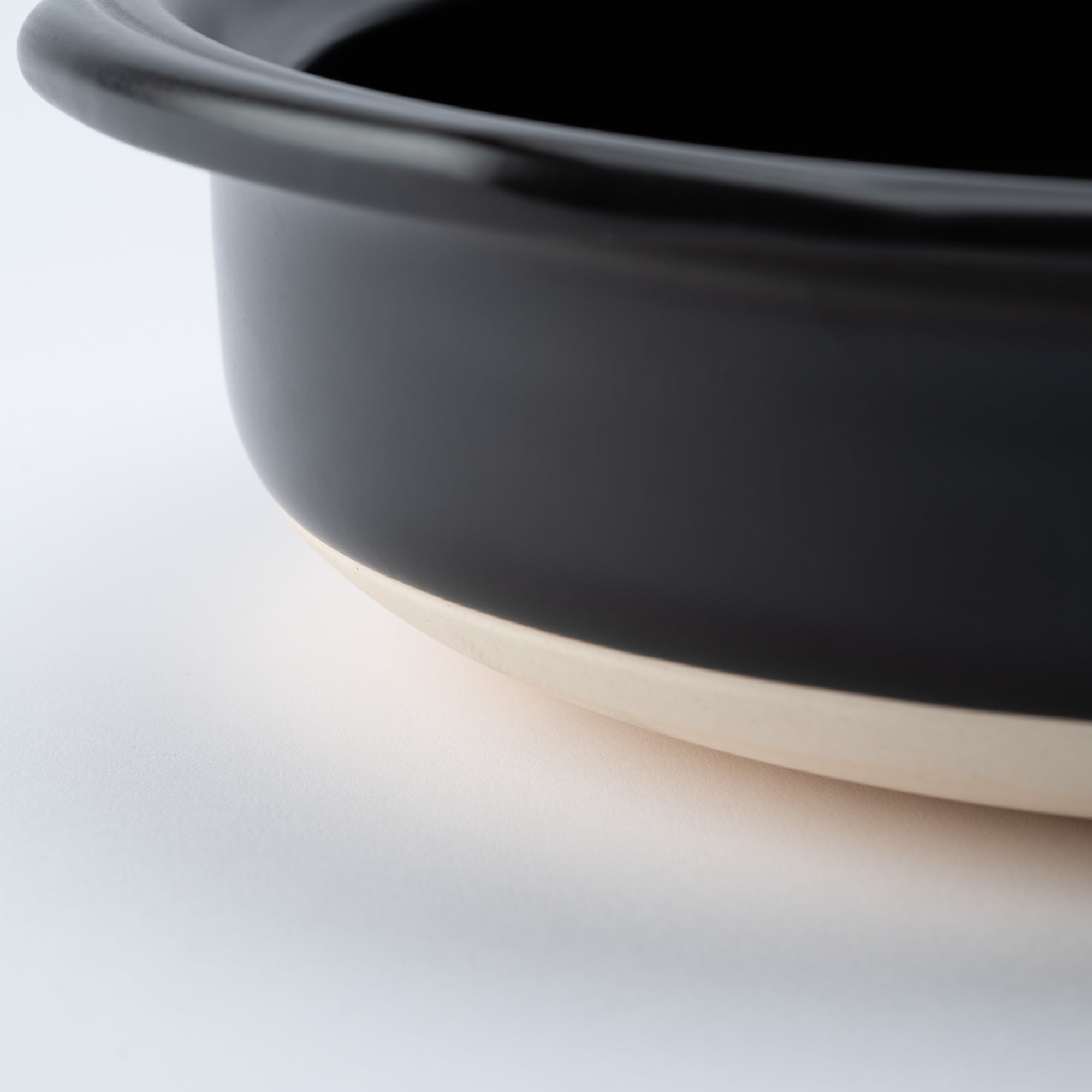 Kikka White Chrysanthemum Donabe Japanese Clay Pot for 3 to 4 Persons