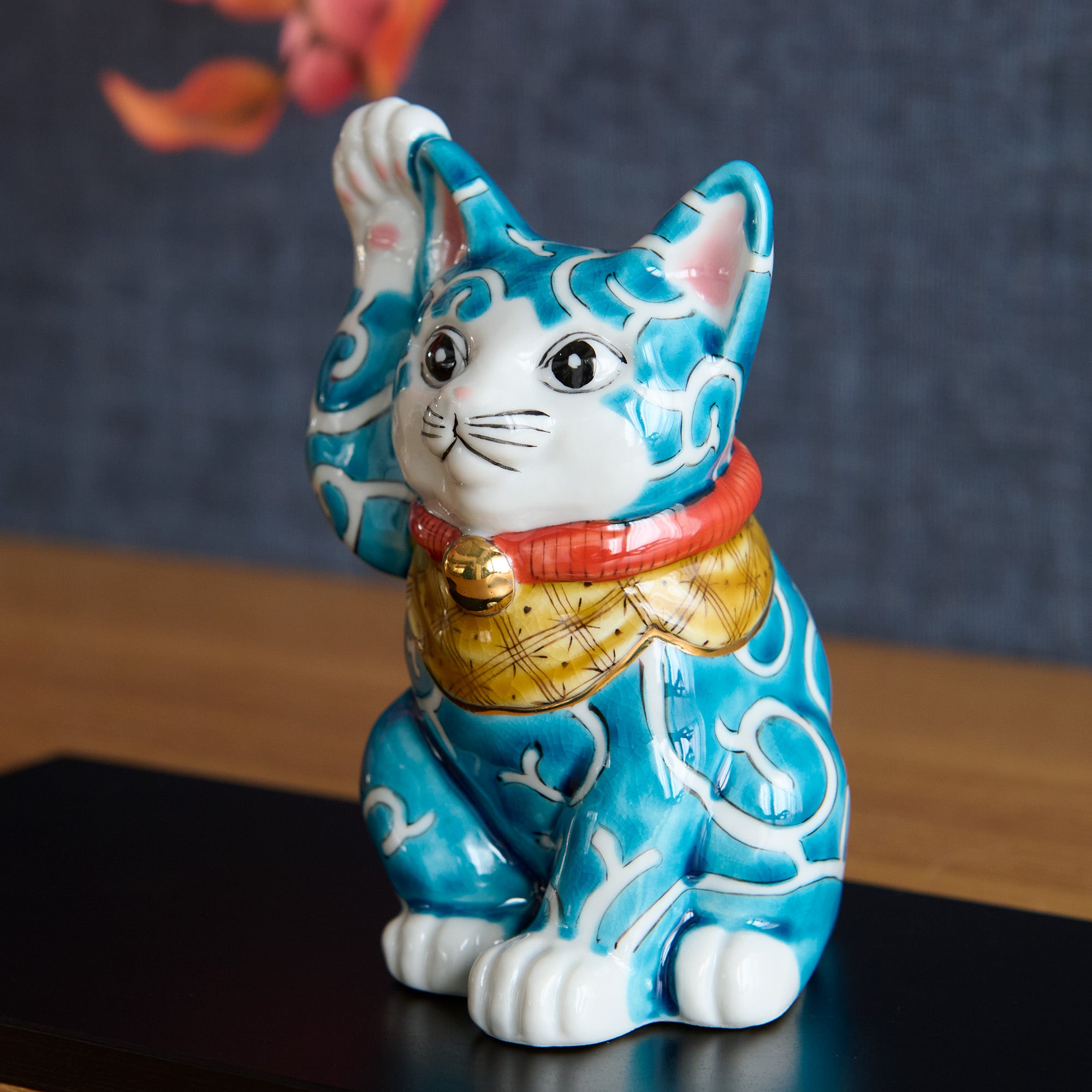 Blau mit Arabesken-Glückskatze