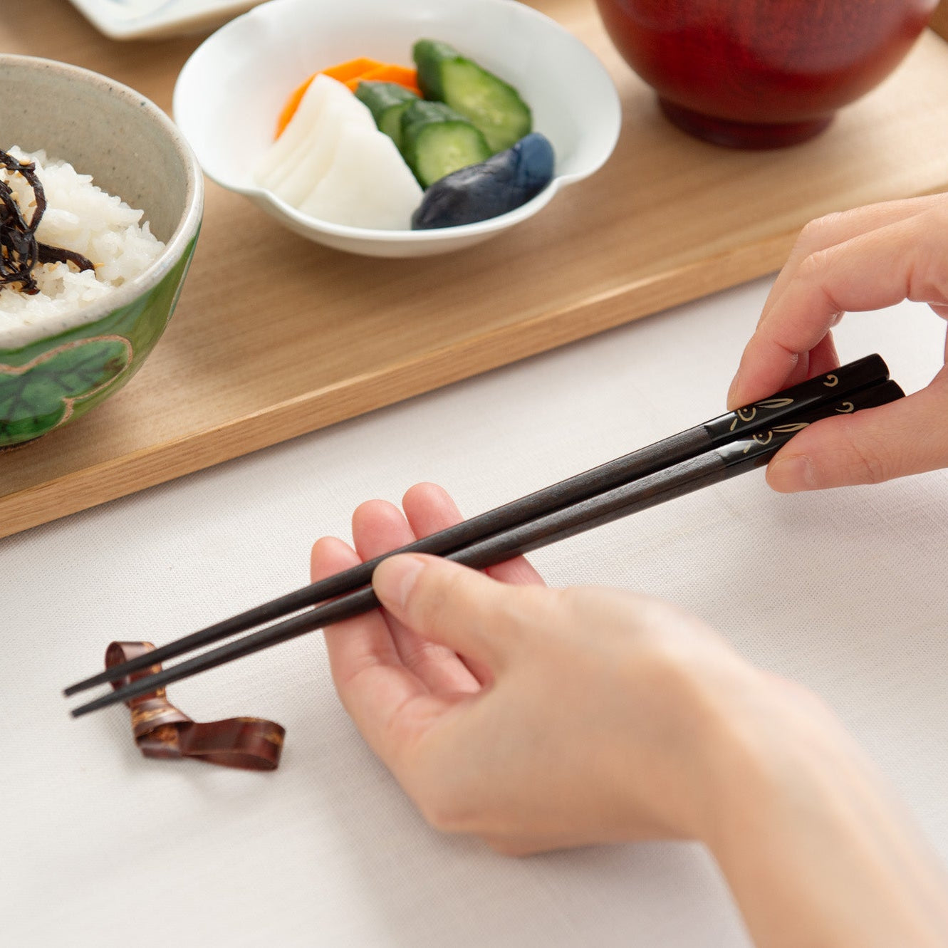 Juego de reposa palillos con diseño de cinta