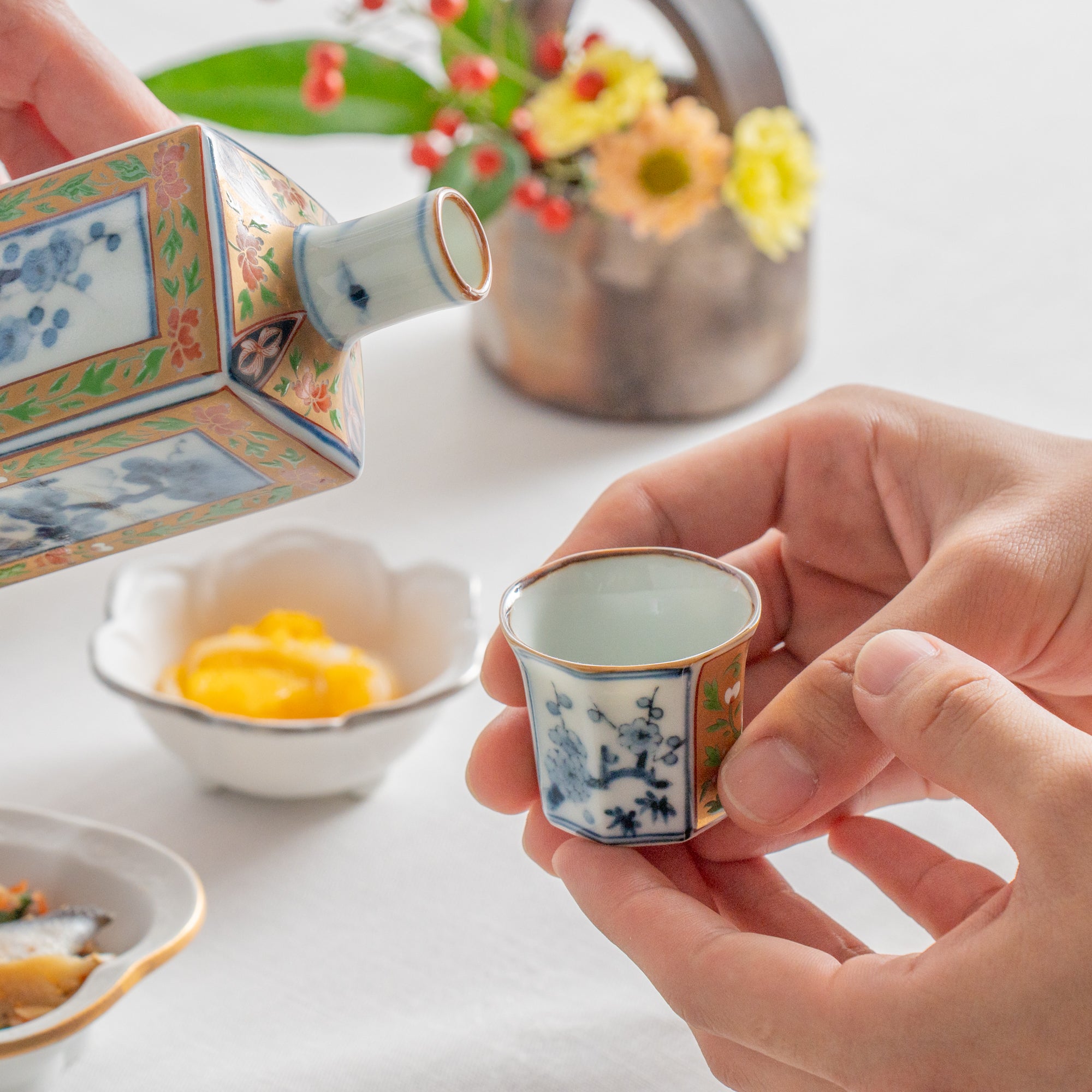 Antiguo juego de sake Imari Sansui