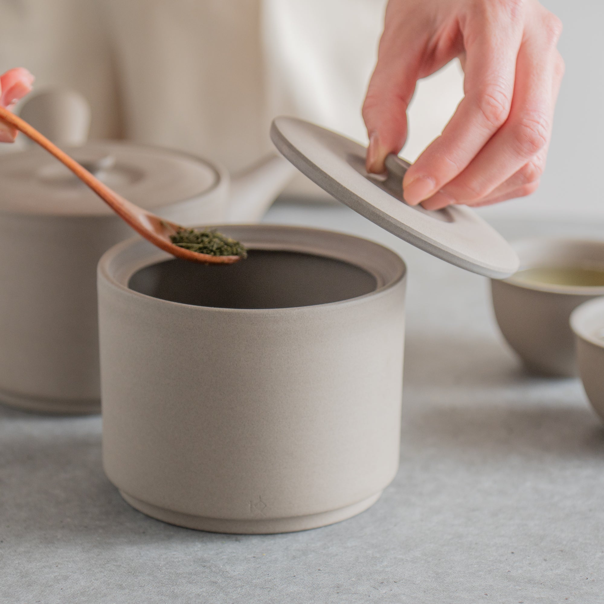 IROIRO Tea Canister 23.7 fl oz