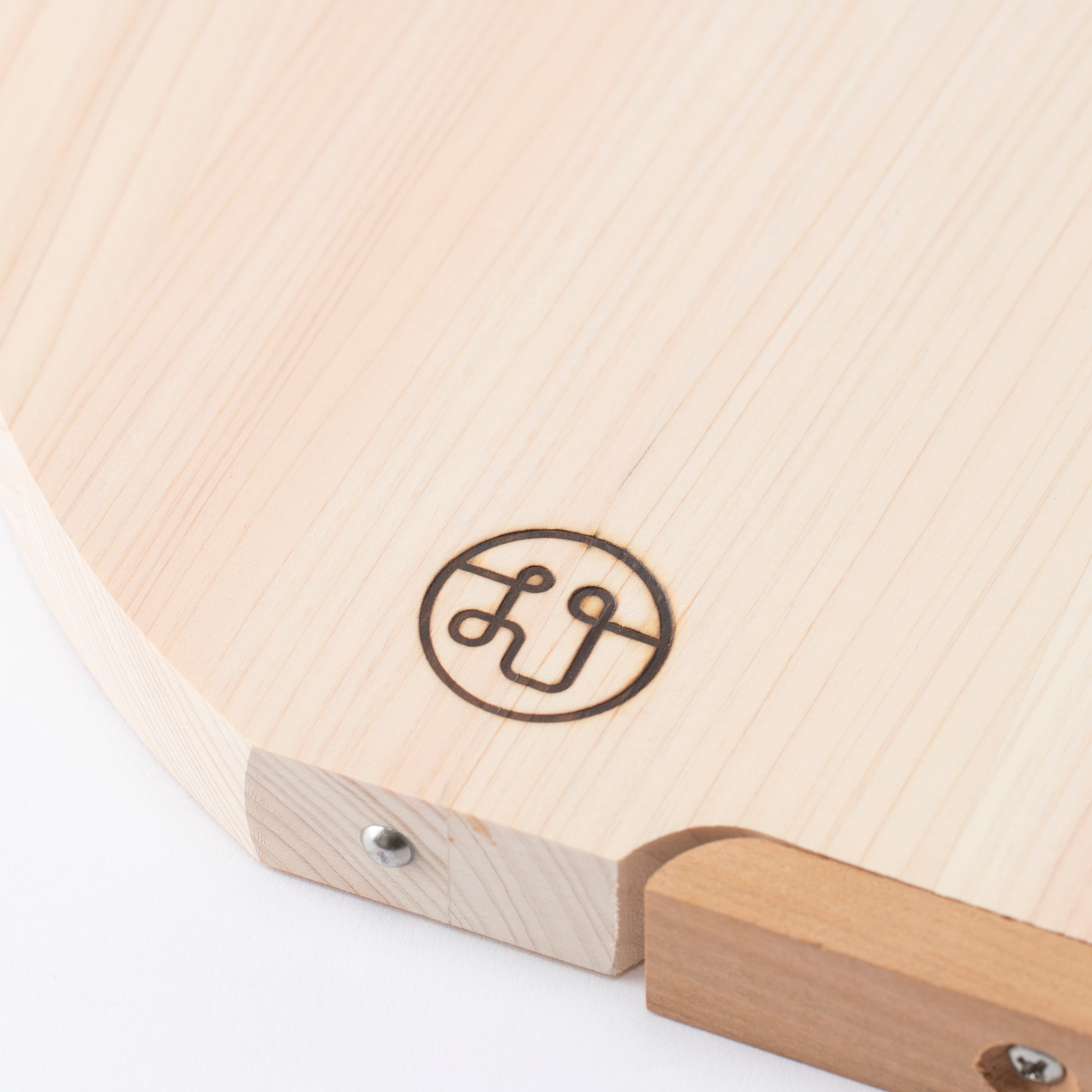 Tono Hinoki Round Cutting Board with Stand
