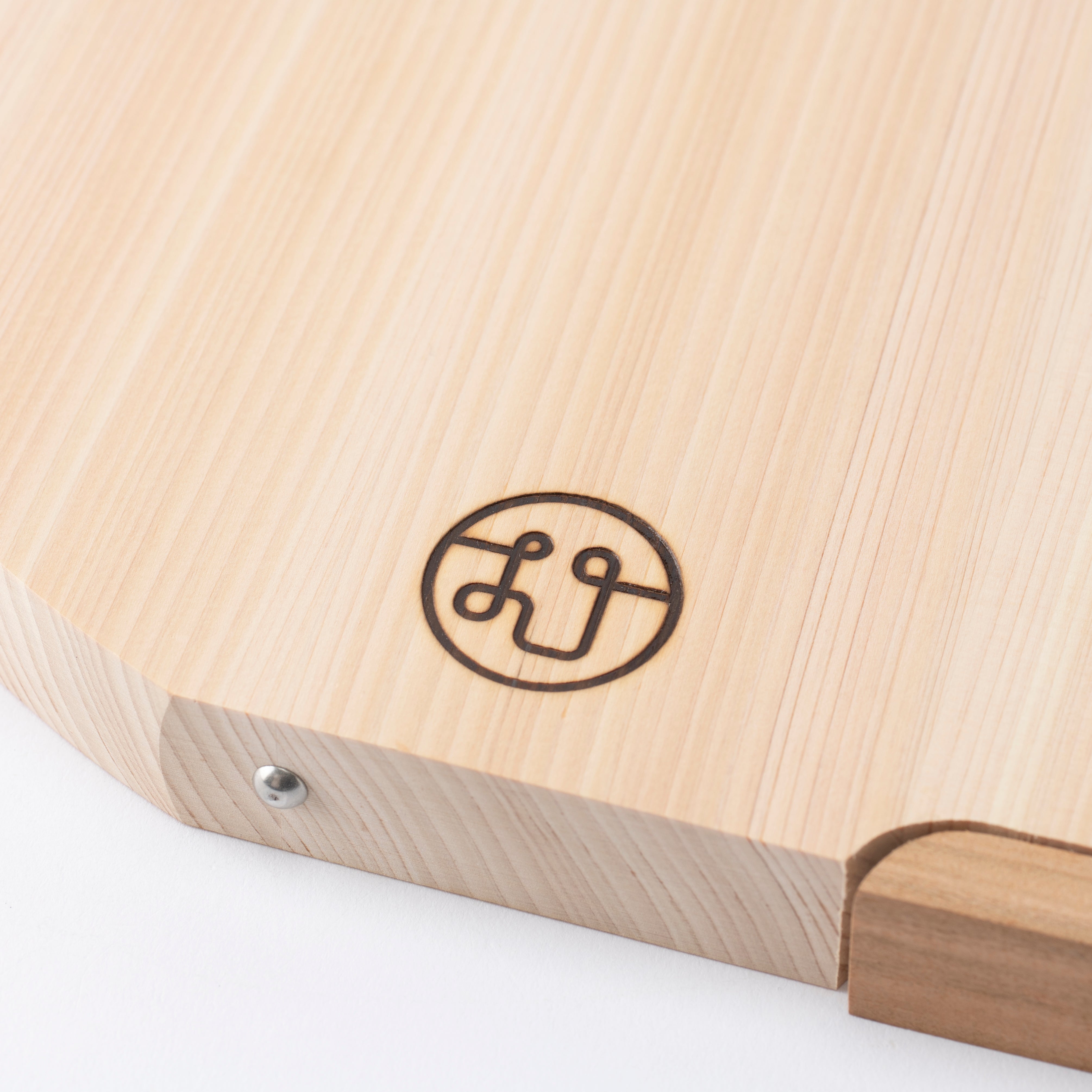 Tono Hinoki Round Cutting Board with Stand