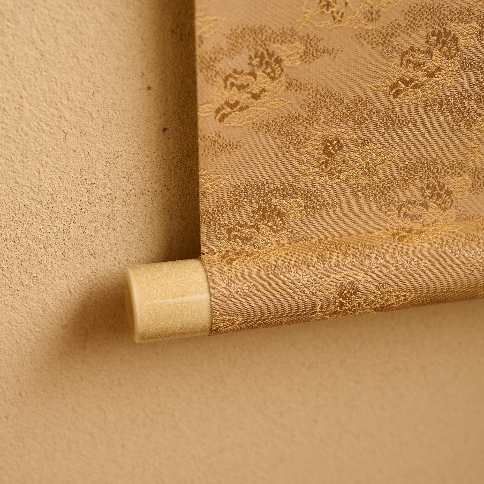 Cat and Ginkgo Leaves Kakejiku Hanging Scroll