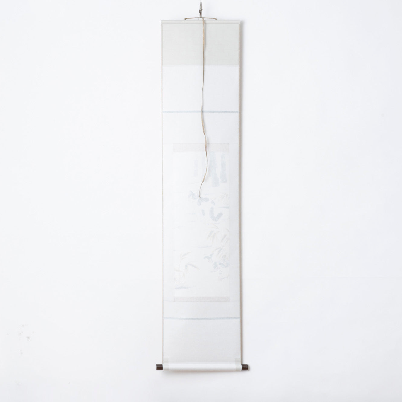 The Glancing-Back Cat Kakejiku Hanging Scroll