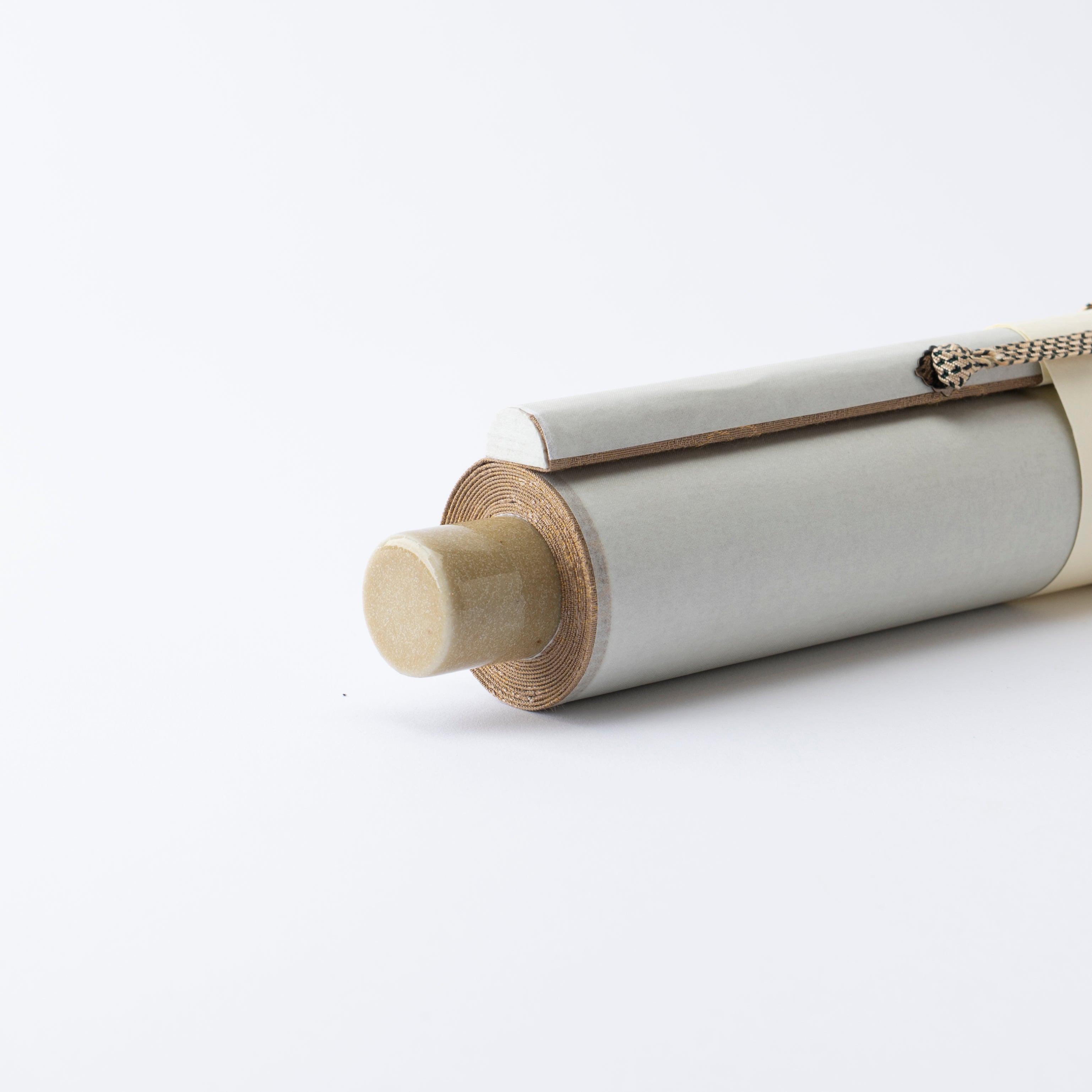 Cat and Ginkgo Leaves Kakejiku Hanging Scroll